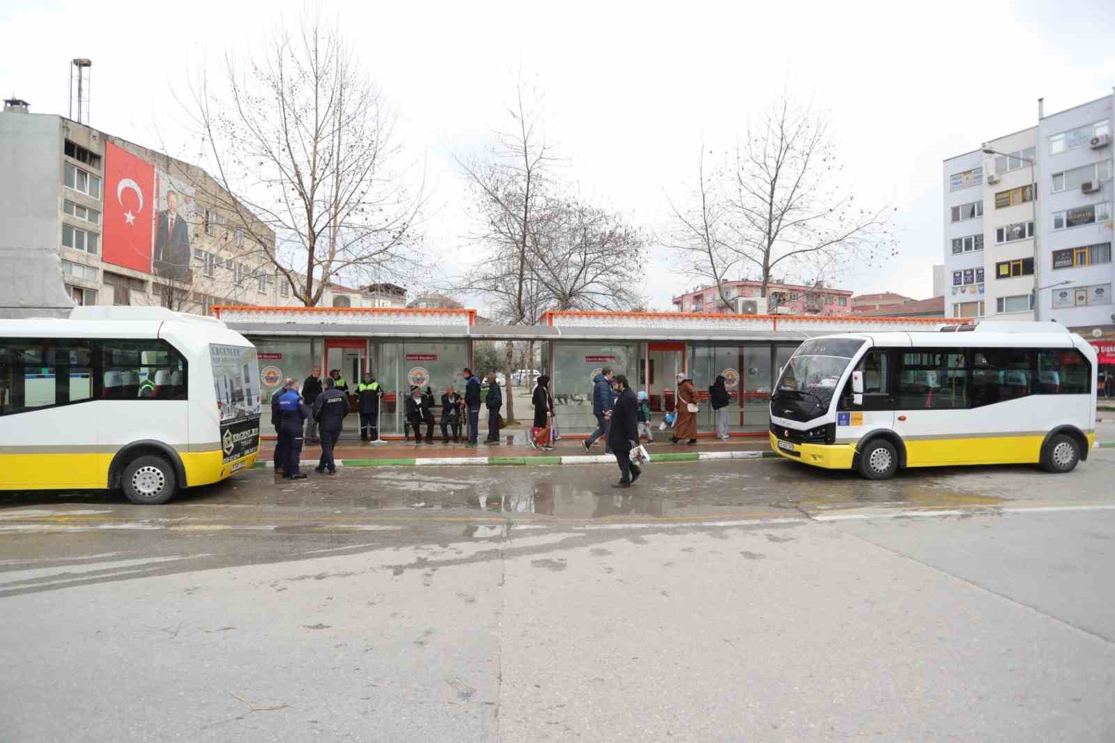 Park ve yeşil alanlarda budama çalışmaları sürüyor
