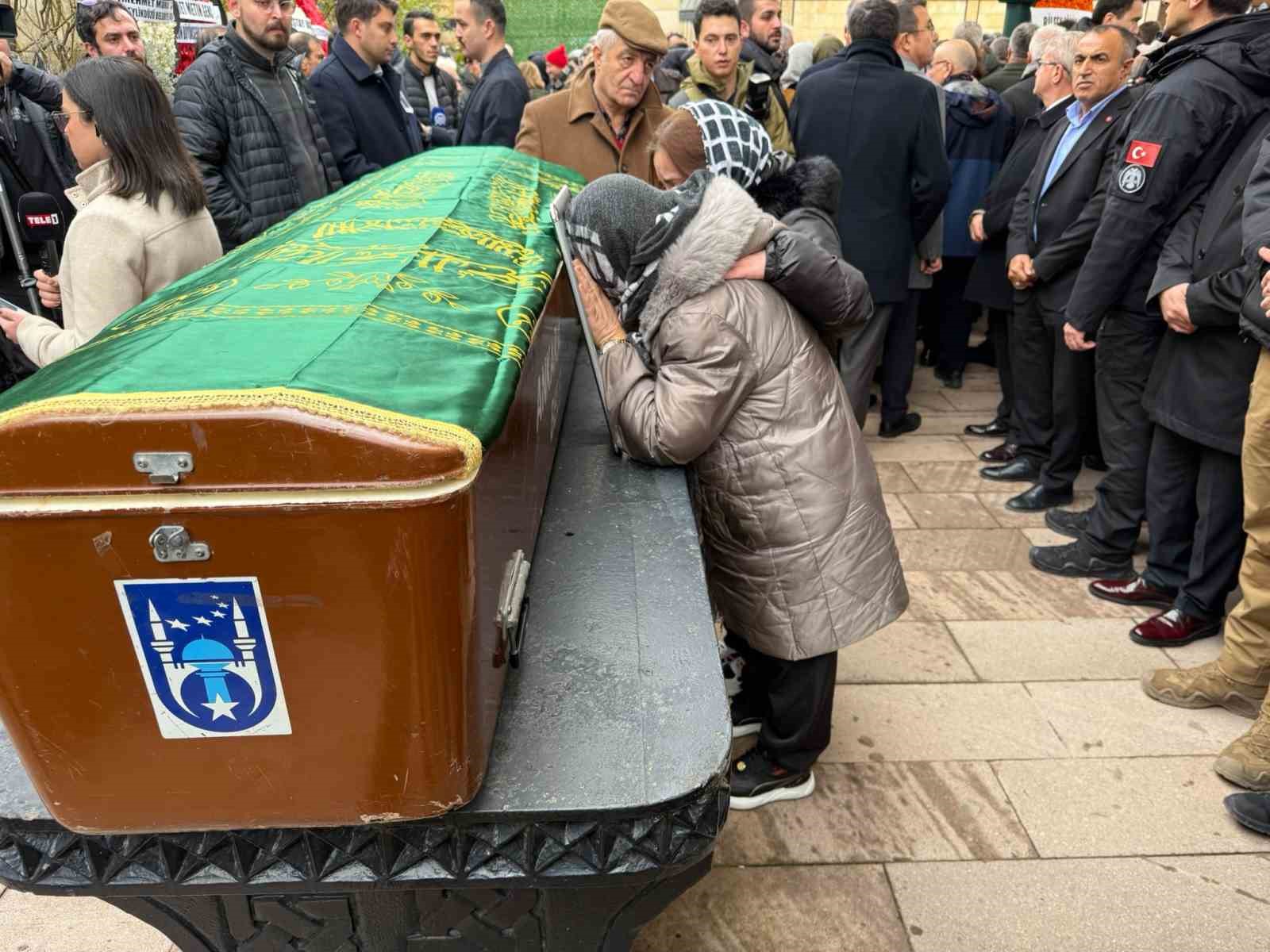 Bolu’daki yangında hayatını kaybeden tıp öğrencisi toprağa verildi
