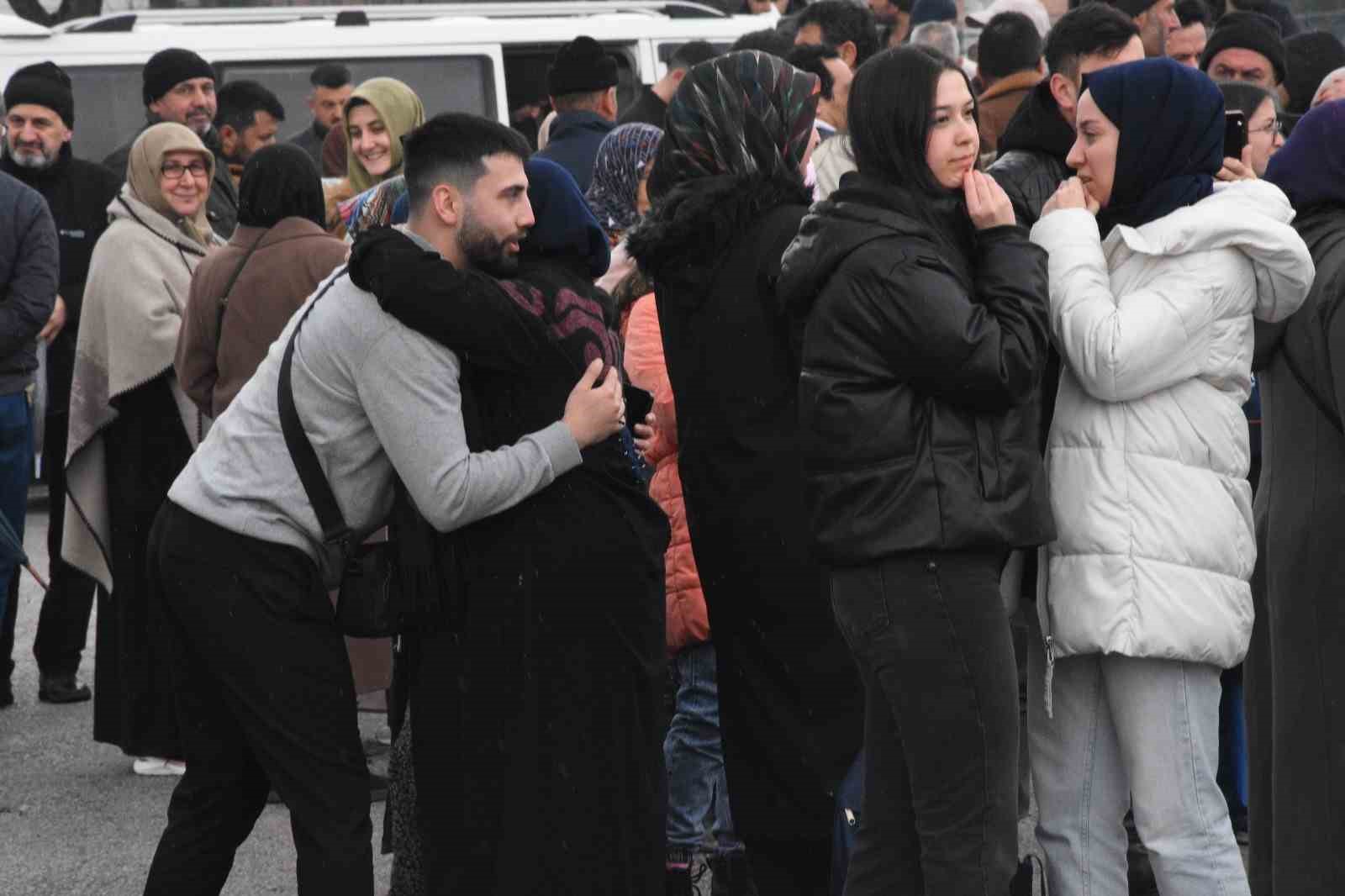 Afyonkarahisar’da umre kafilesi dualarla uğurlandı
