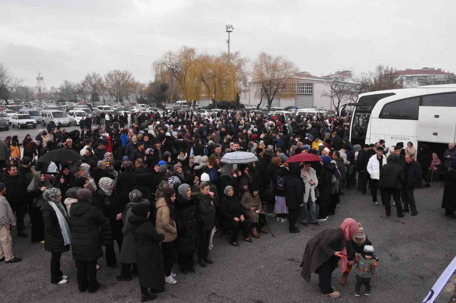 Afyonkarahisar’da umre kafilesi dualarla uğurlandı
