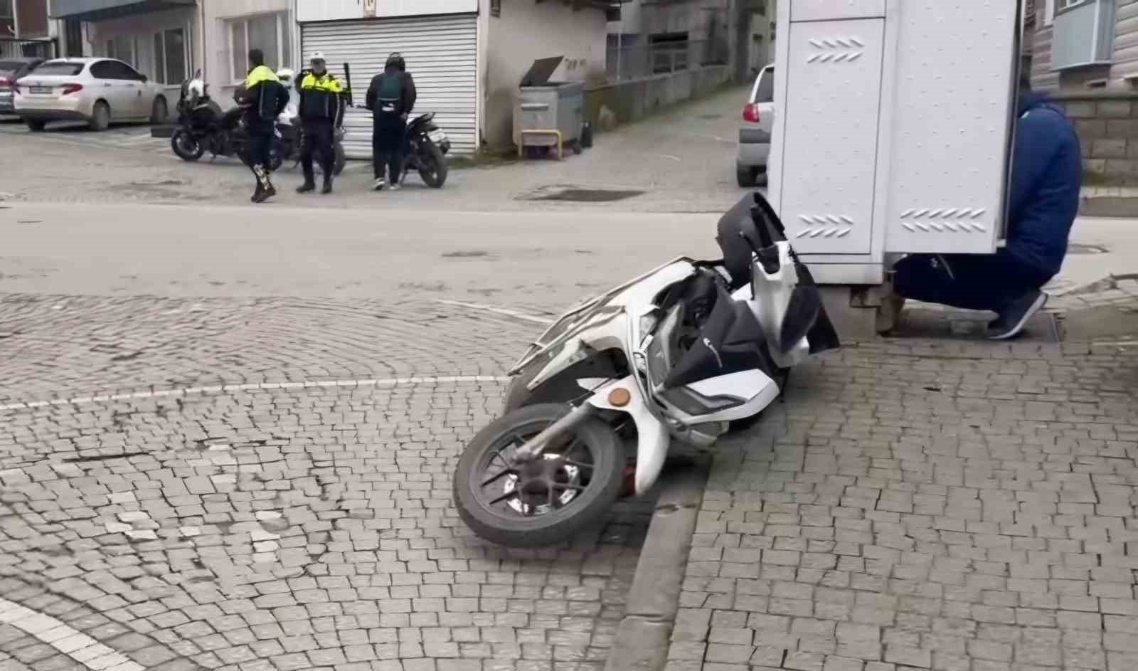 Ehliyetsiz sürücü yediği para cezasının hırsını motosikletten çıkardı
