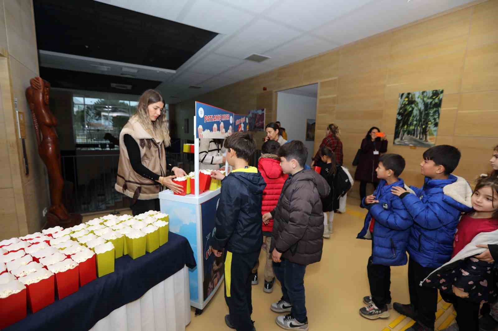 Başkan Aras’tan öğrencilere ‘Karne’ hediyesi
