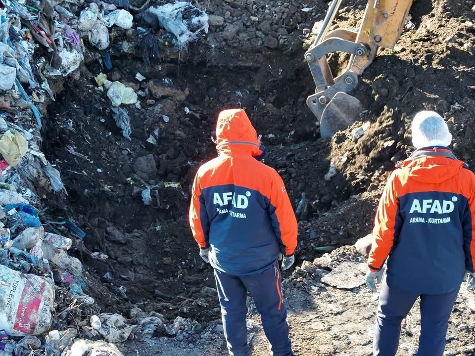 Oğlunu öldürüp çöpe attğını itiraf etmişti, günlerdir çöplükte süren aramalar sonuç vermedi
