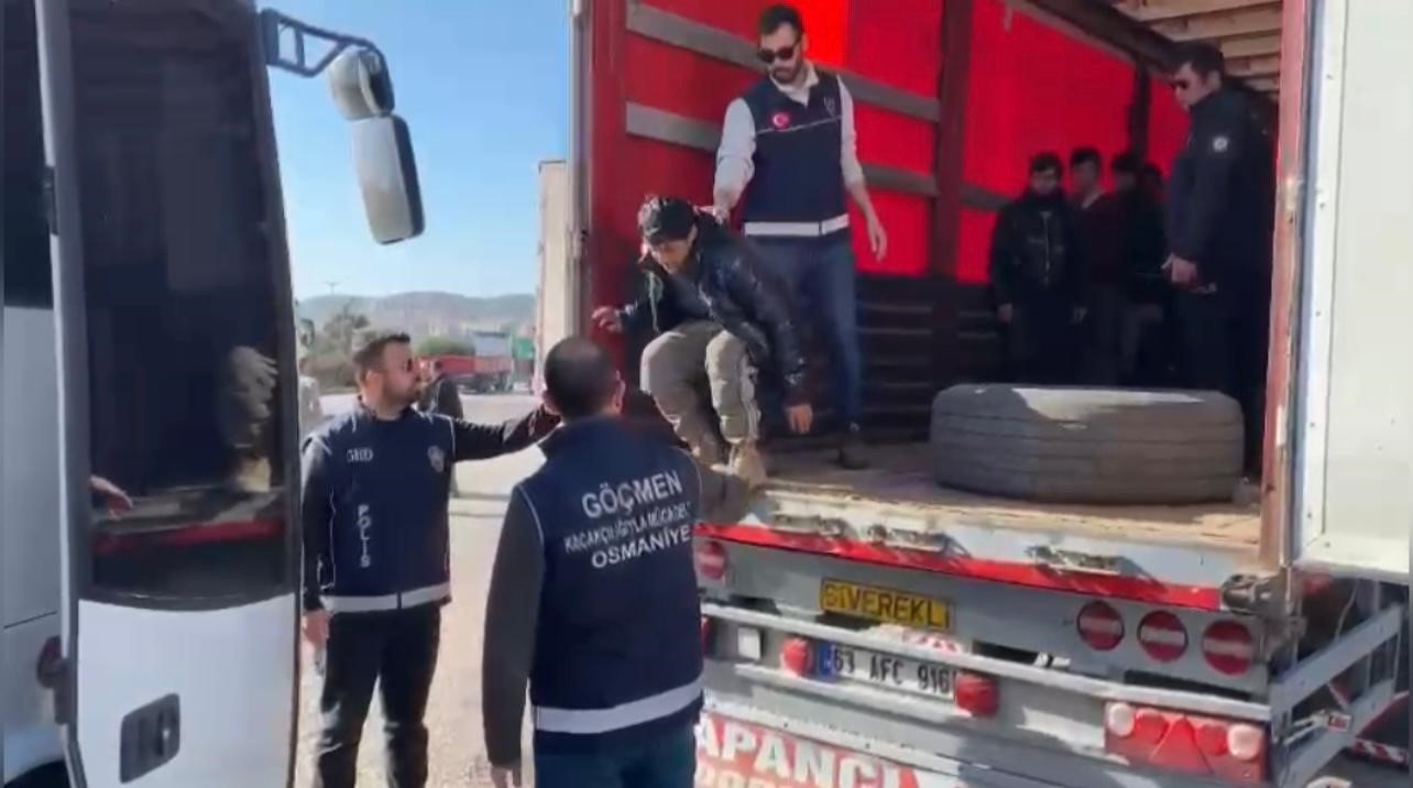 Osmaniye’de tırın dorsesinde 39 kaçak göçmen yakalandı
