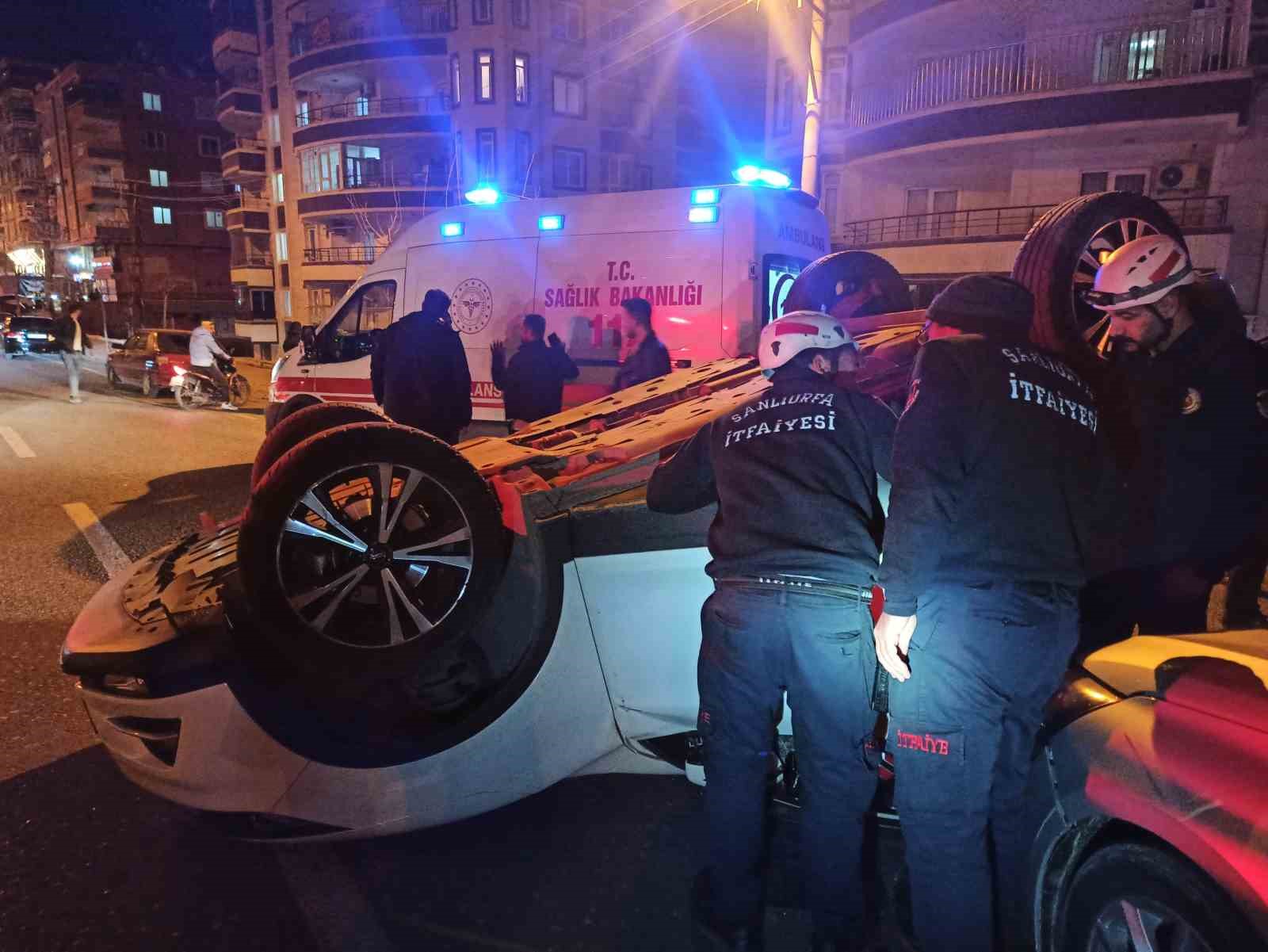 Şanlıurfa’da iki otomobil çarpıştı: 2 yaralı
