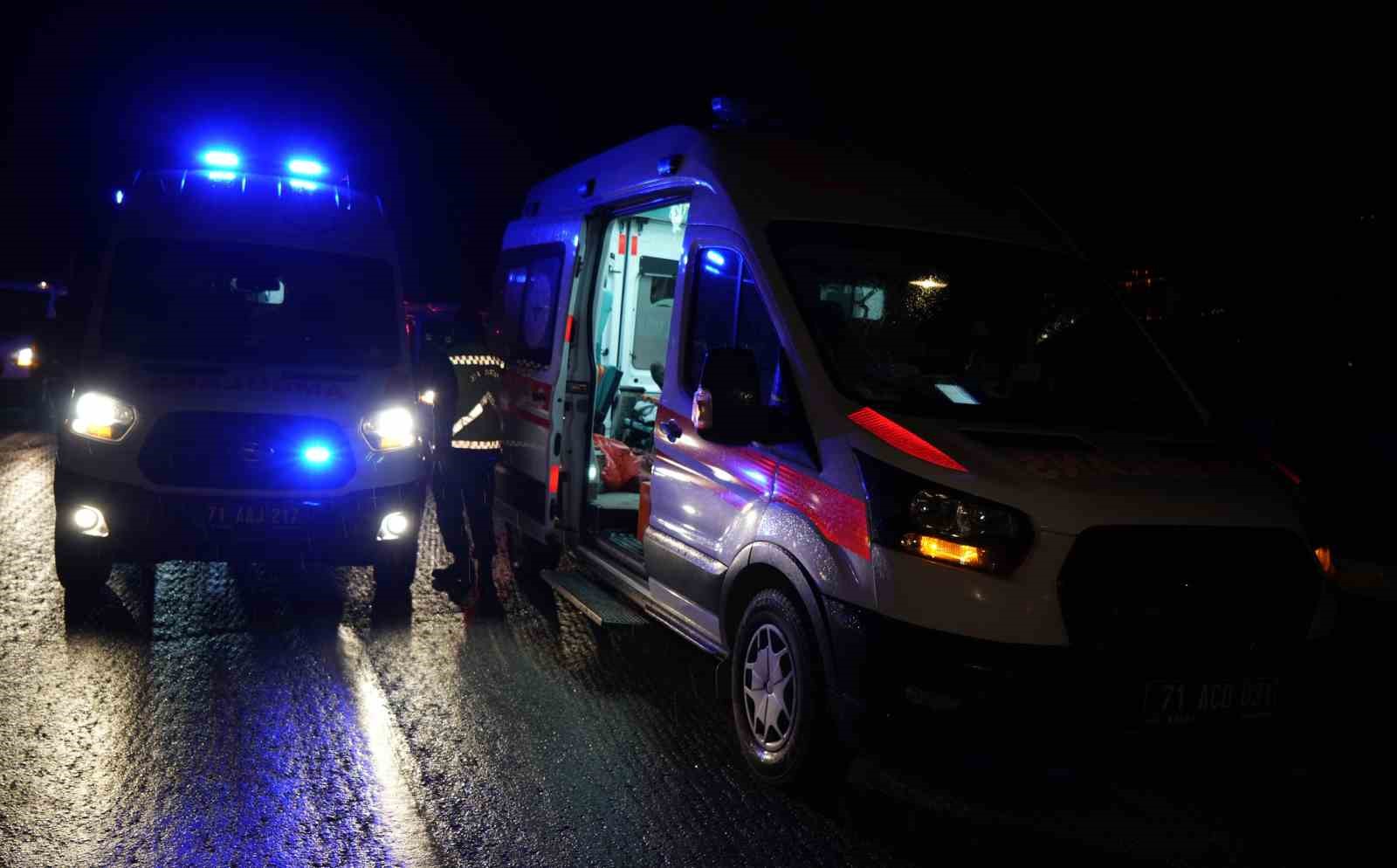 Kaza üstüne kaza... Yaralılara müdahale eden 2 sağlıkçıya araç çarptı: 10 yaralı
