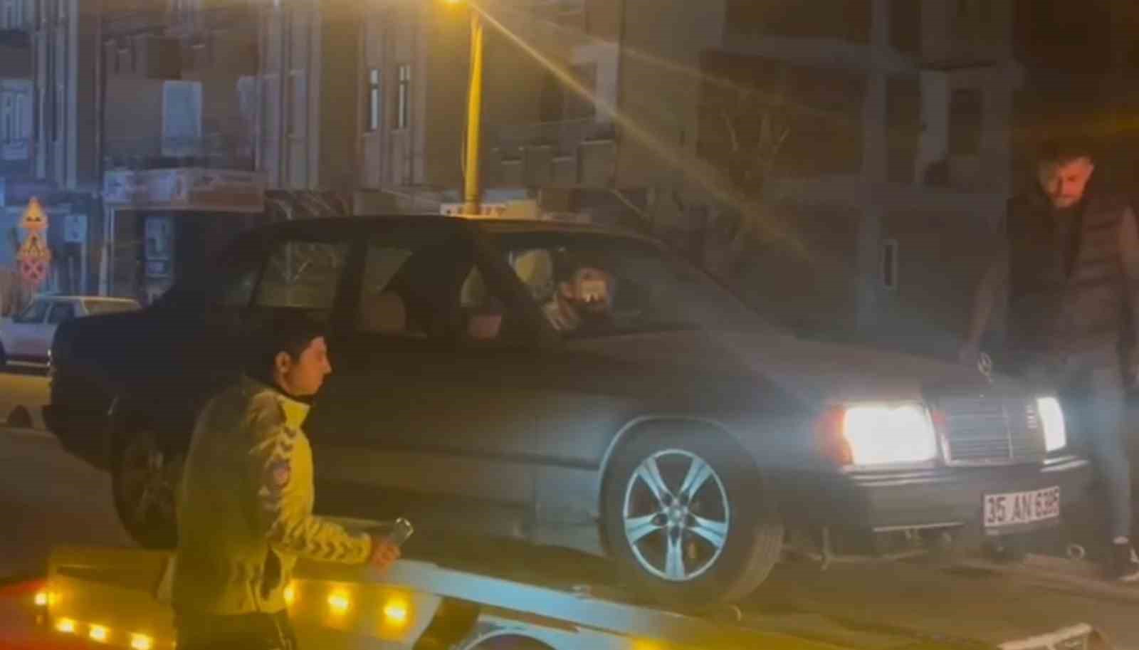 Drift atıp 46 bin lira ceza yedi, aracıyla hatıra fotoğrafı çektirdi
