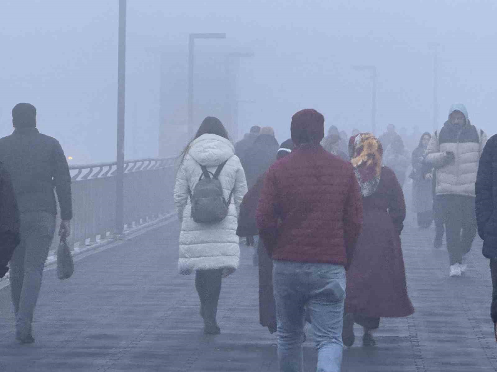 İstanbul’da sis etkili oldu, görüş mesafesi düştü
