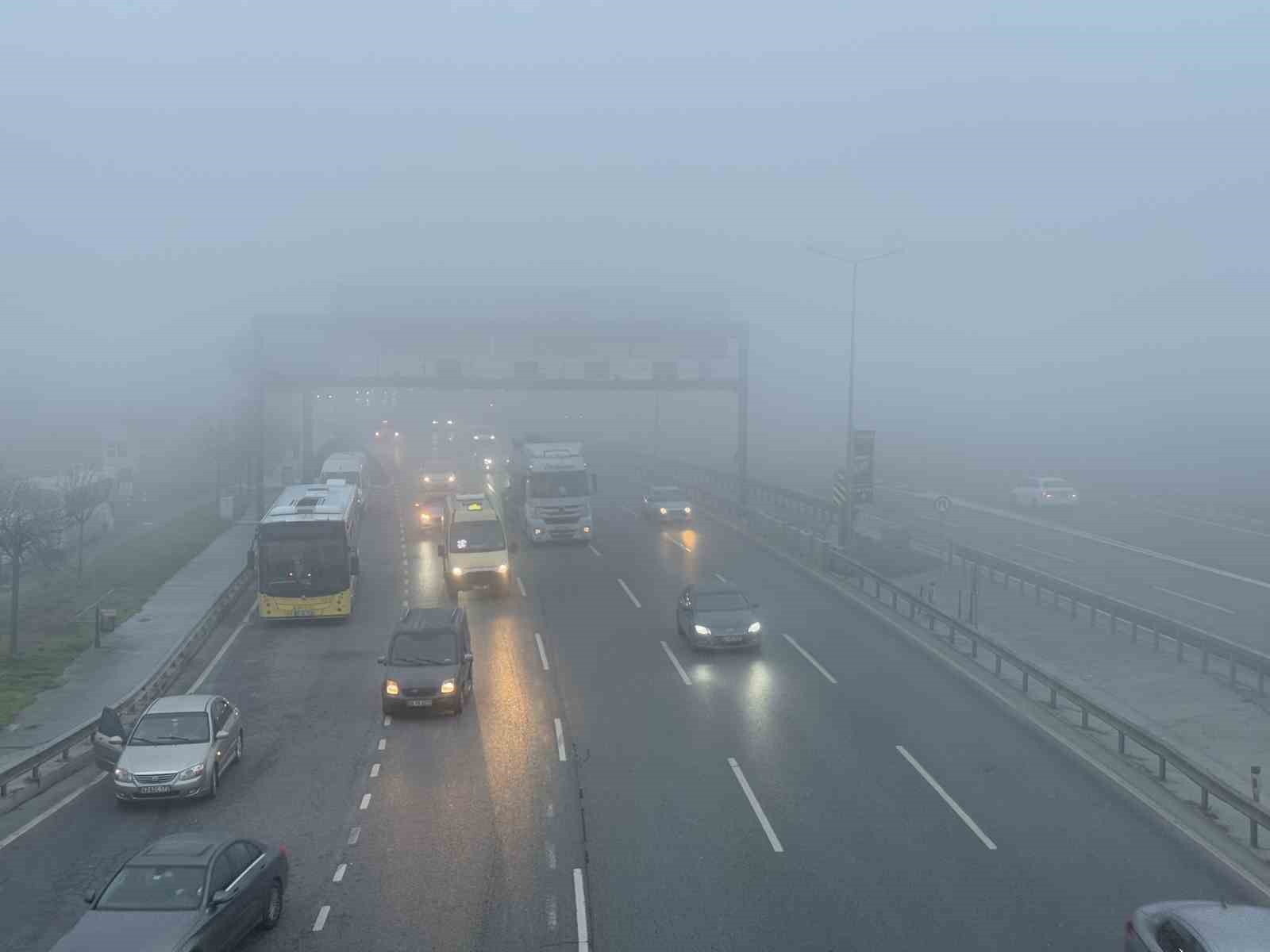 İstanbul’da sis etkili oldu, görüş mesafesi düştü
