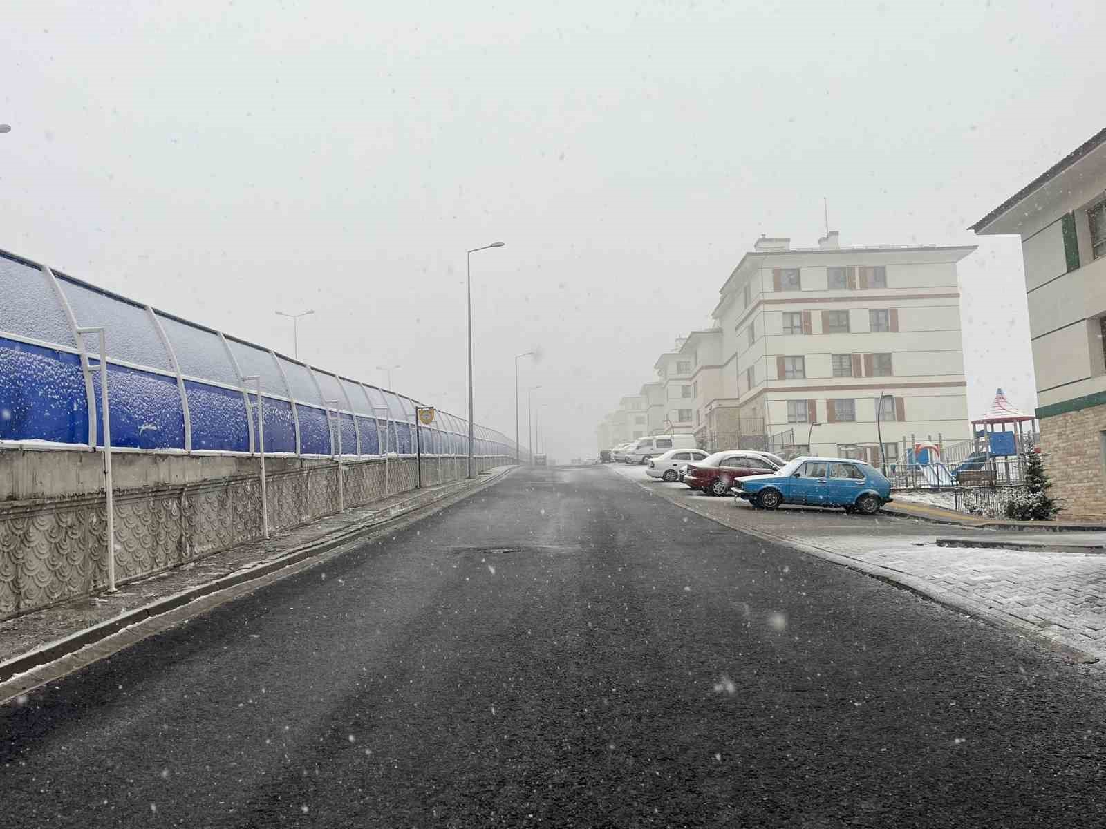 Kayseri’de kar yağışı ve sis etkili oldu
