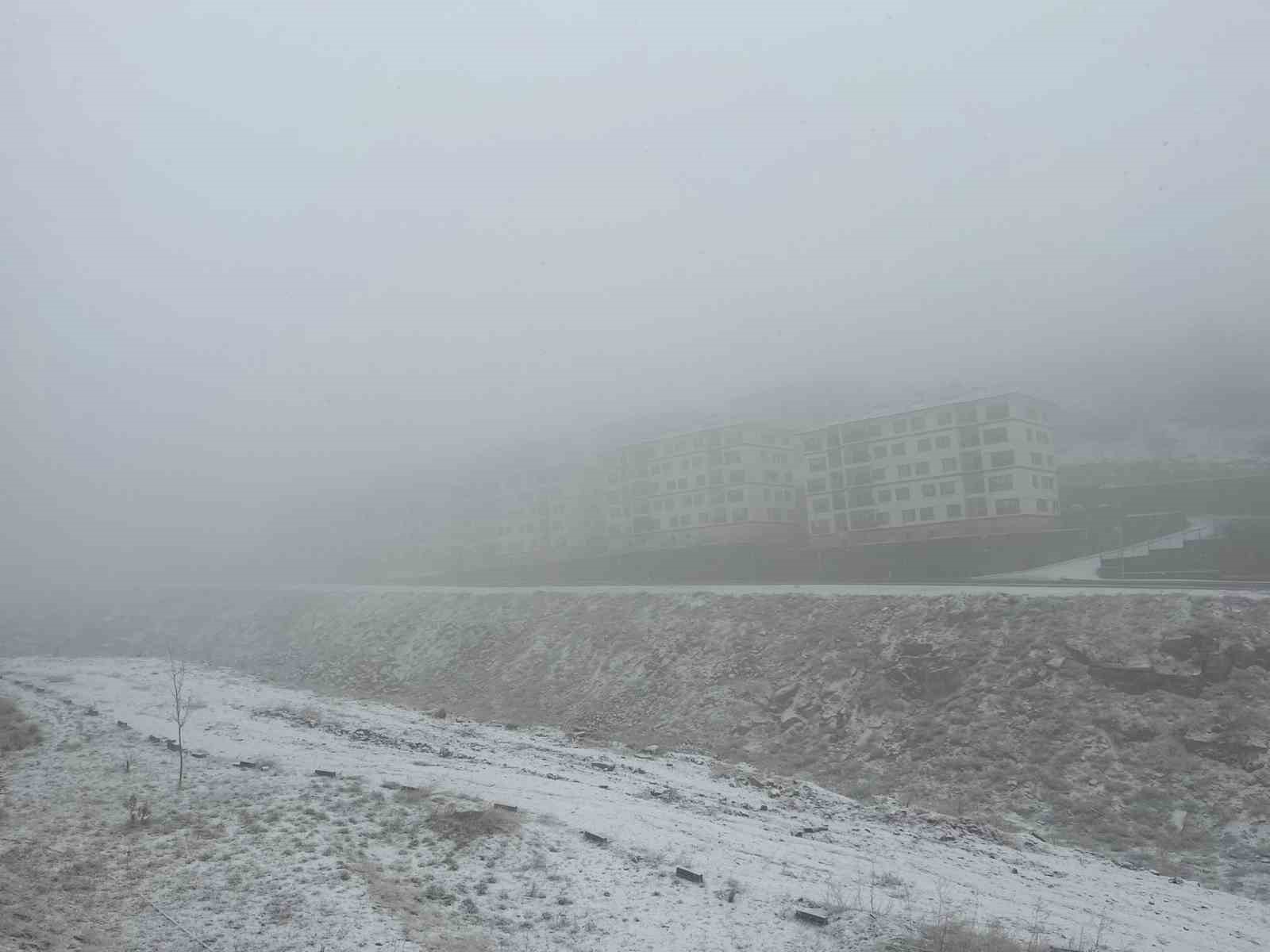 Kayseri’de kar yağışı ve sis etkili oldu
