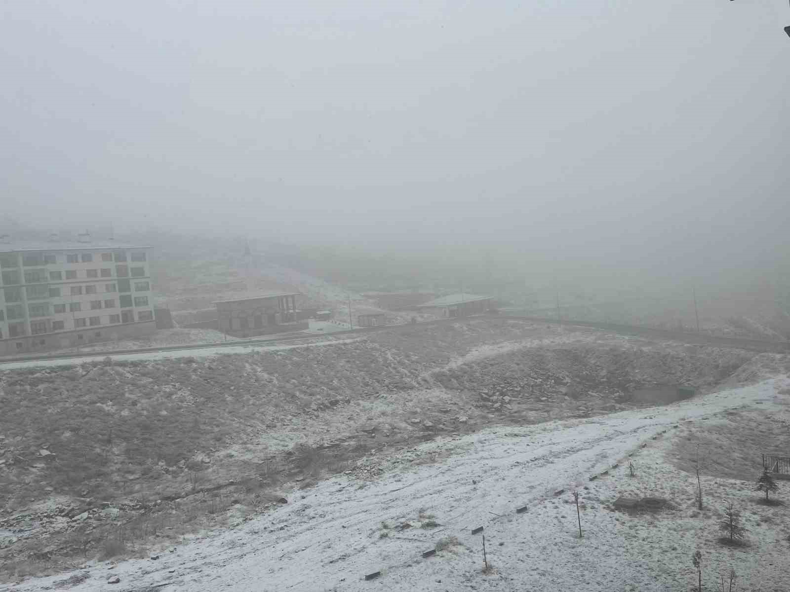 Kayseri’de kar yağışı ve sis etkili oldu
