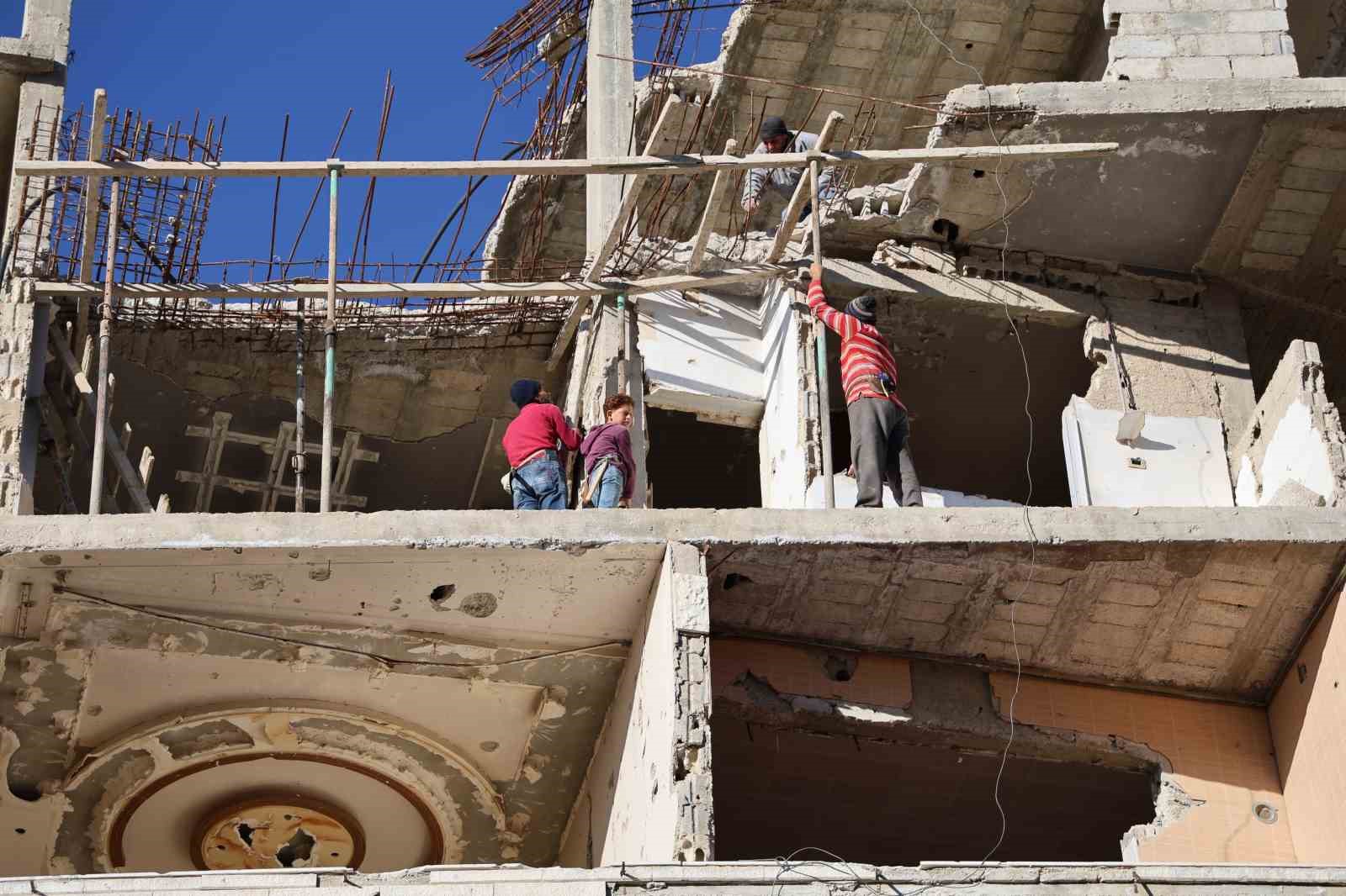 Suriye’de Esad rejiminin bombaladığı binalarda restorasyon çalışmaları başladı
