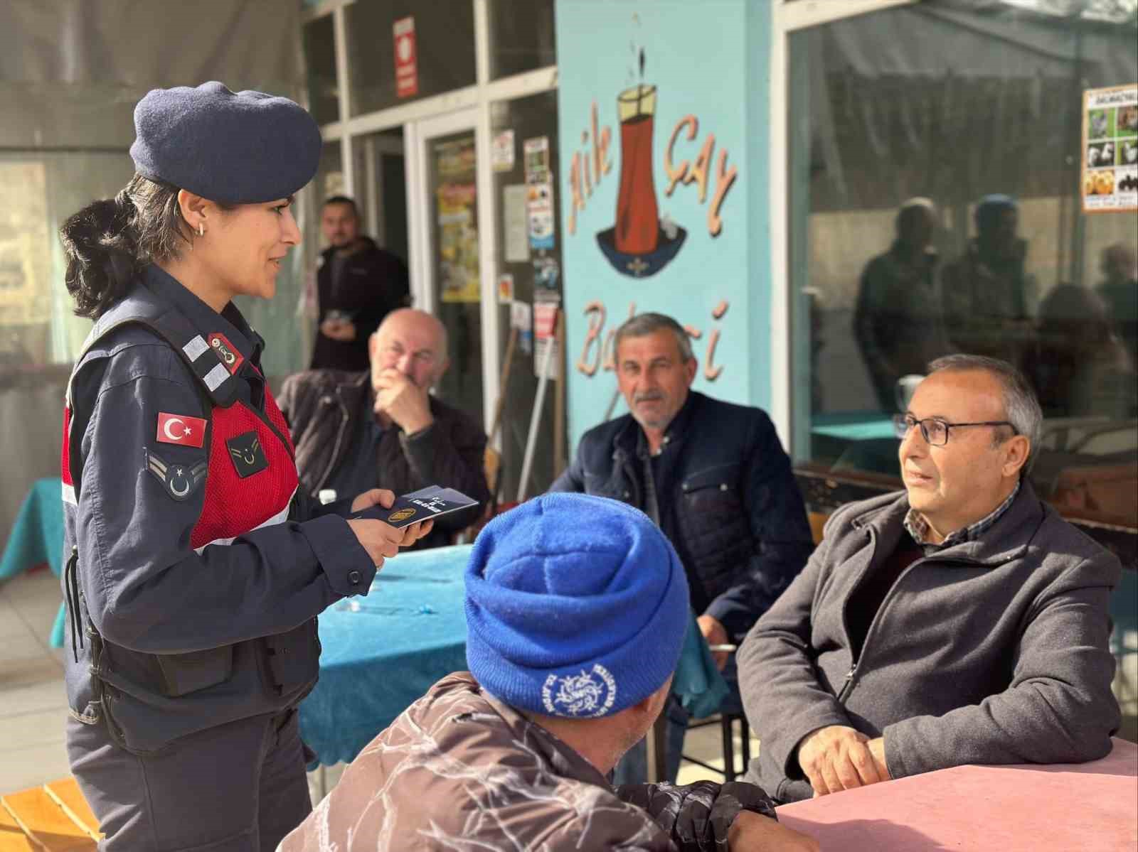 Jandarma Kuyucak’ta vatandaşları bilgilendirdi
