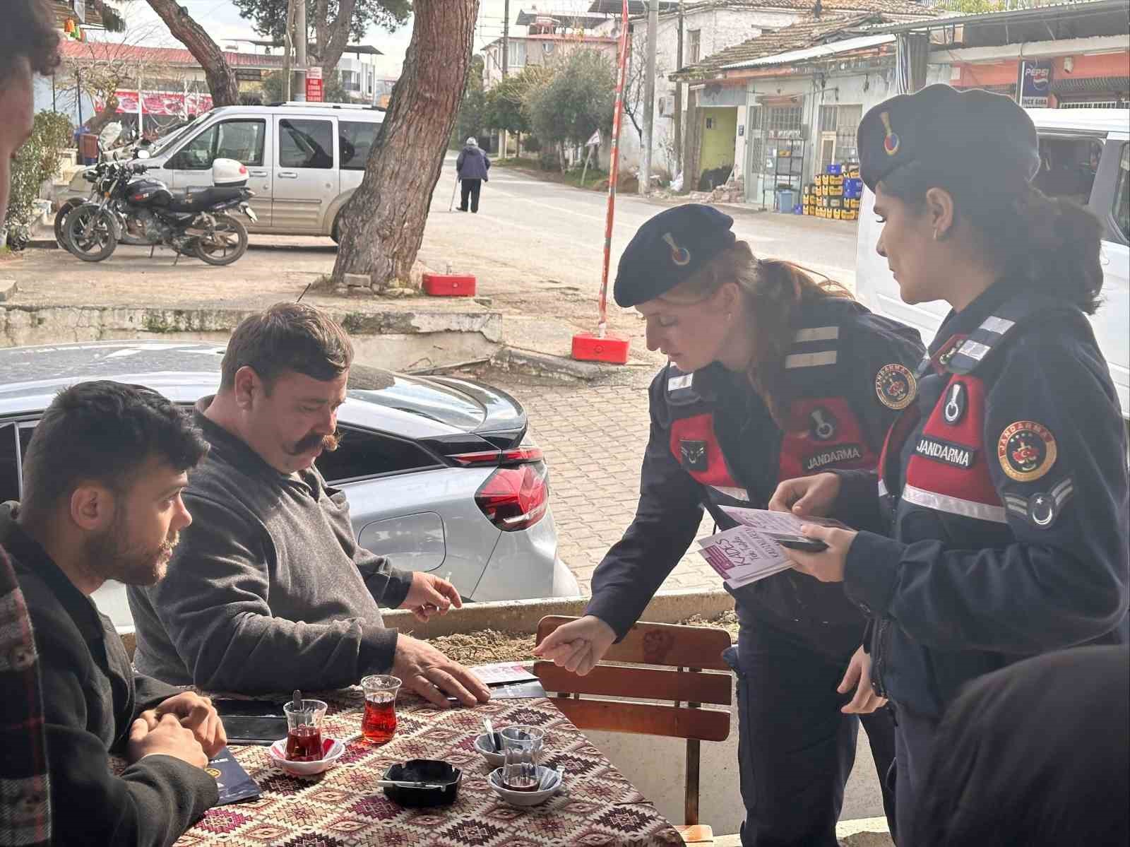 Jandarma Kuyucak’ta vatandaşları bilgilendirdi
