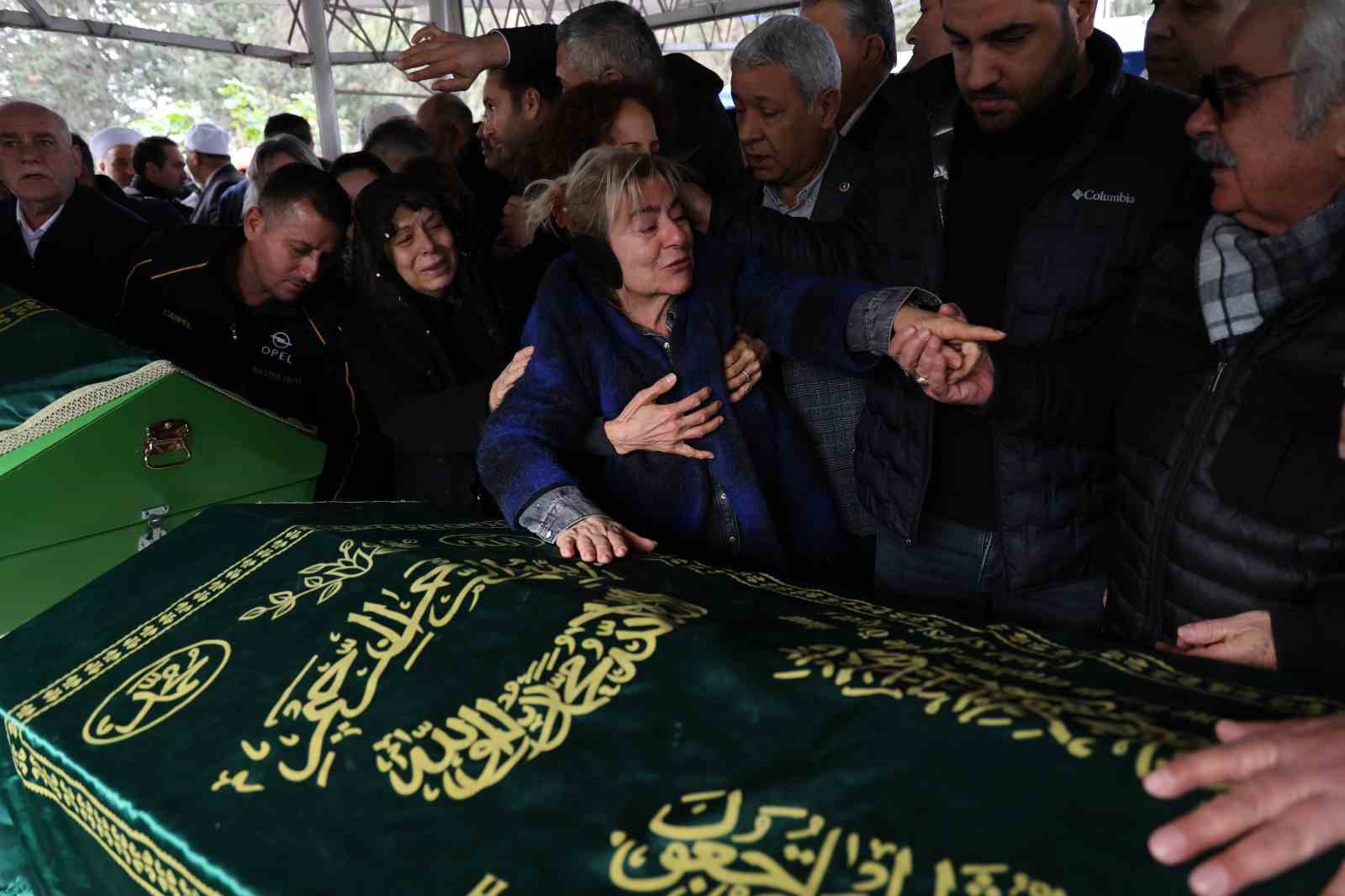 Bolu’daki otel yangınında ölen Adanalı Doğan ailesi yan yana toprağa verildi
