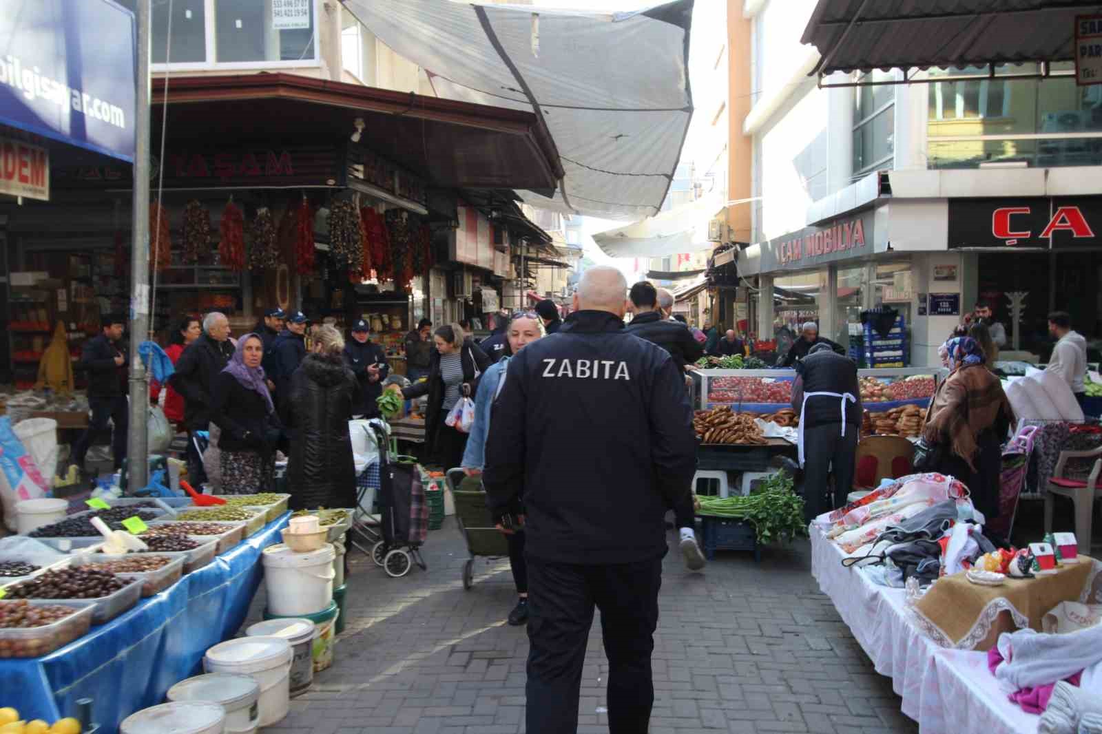 Nazilli Belediyesi çarşı esnafına çöp poşeti dağıttı
