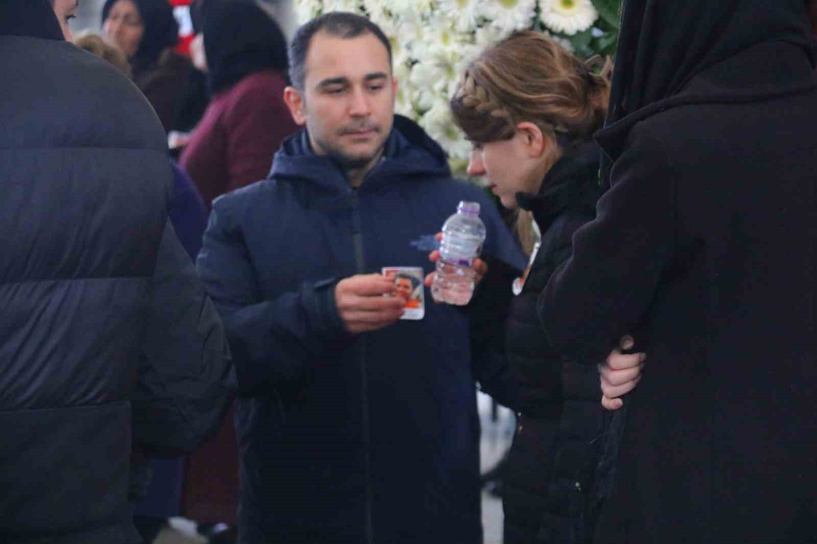 Bolu’daki yangında hayatını kaybeden genç mühendis toprağa verildi
