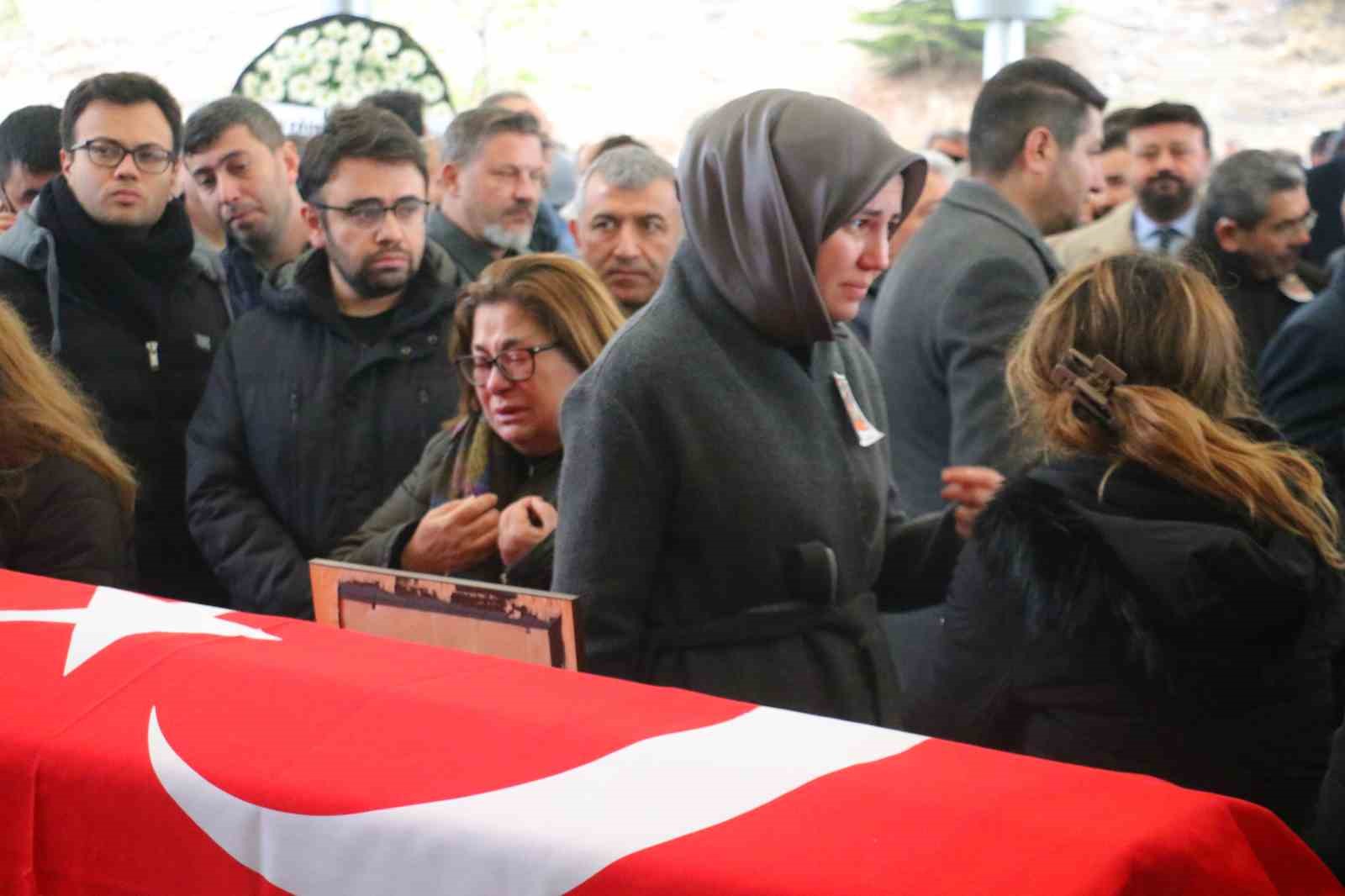 Bolu’daki yangında hayatını kaybeden genç mühendis toprağa verildi
