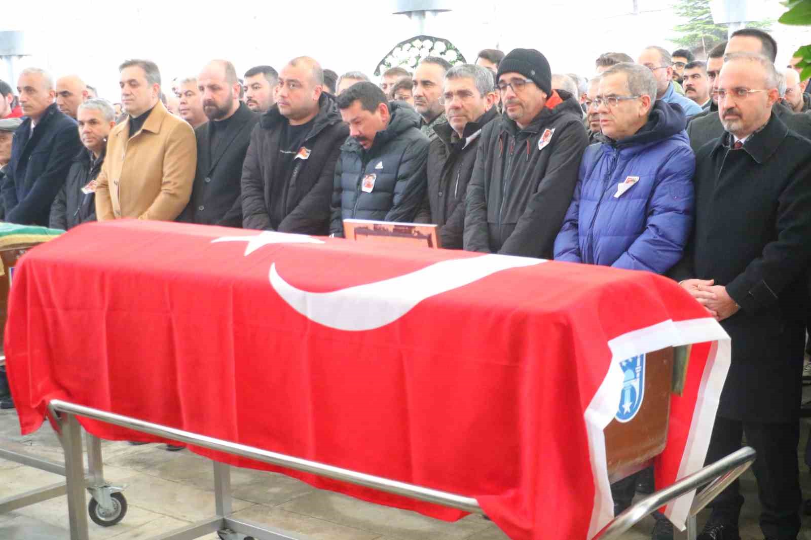 Bolu’daki yangında hayatını kaybeden genç mühendis toprağa verildi
