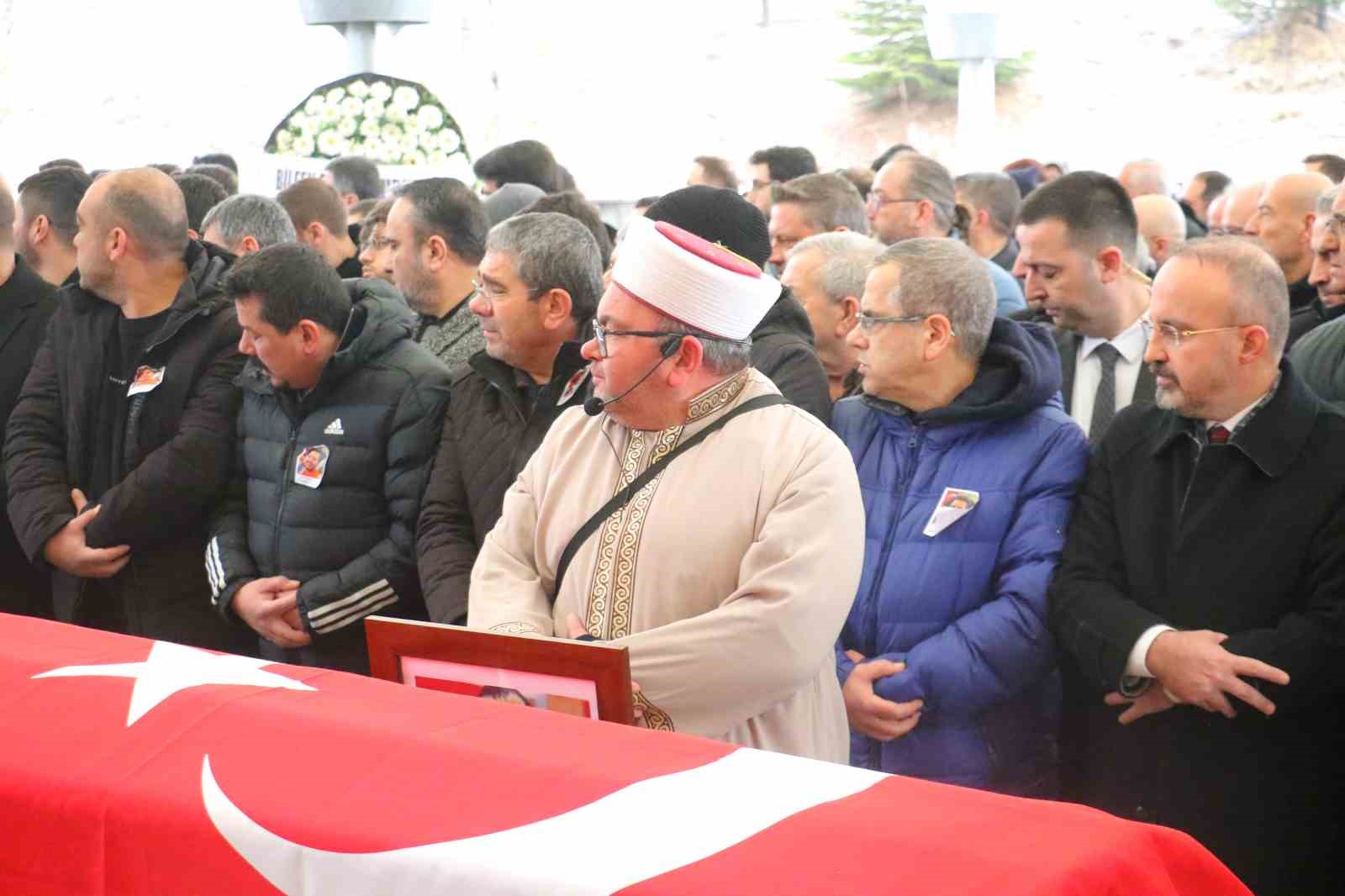 Bolu’daki yangında hayatını kaybeden genç mühendis toprağa verildi
