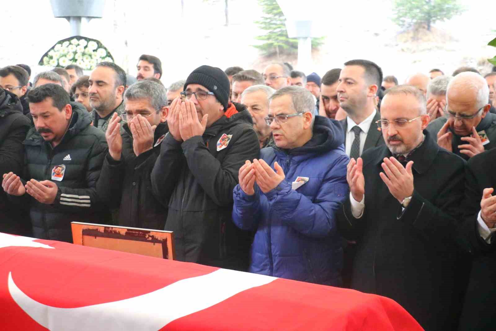 Bolu’daki yangında hayatını kaybeden genç mühendis toprağa verildi
