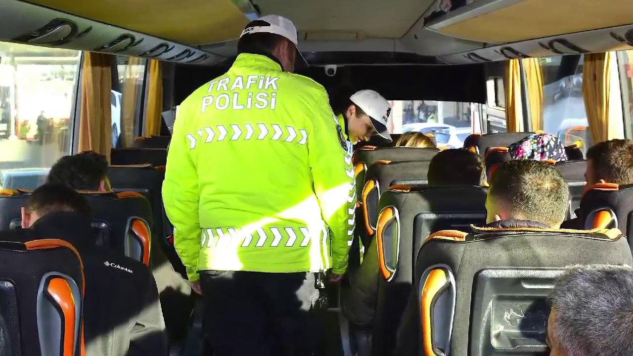 Sürücüler ve yolcular trafik kuralları konusunda uyarıldı
