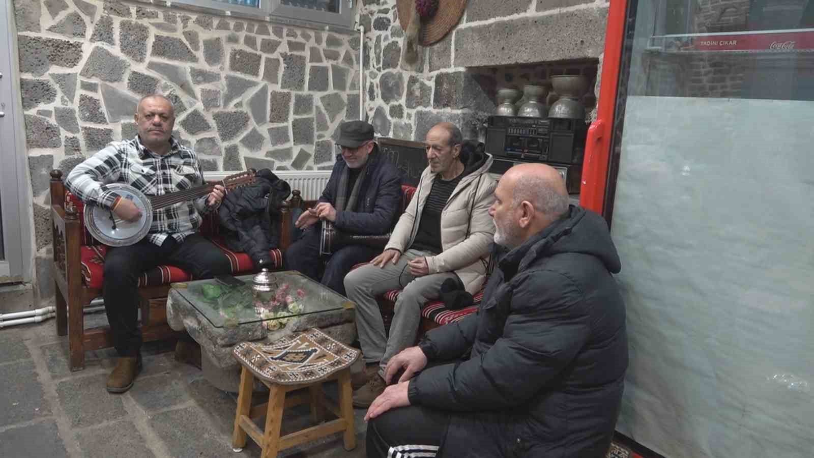 Diyarbakır tarihini türkülerle canlandırıyorlar
