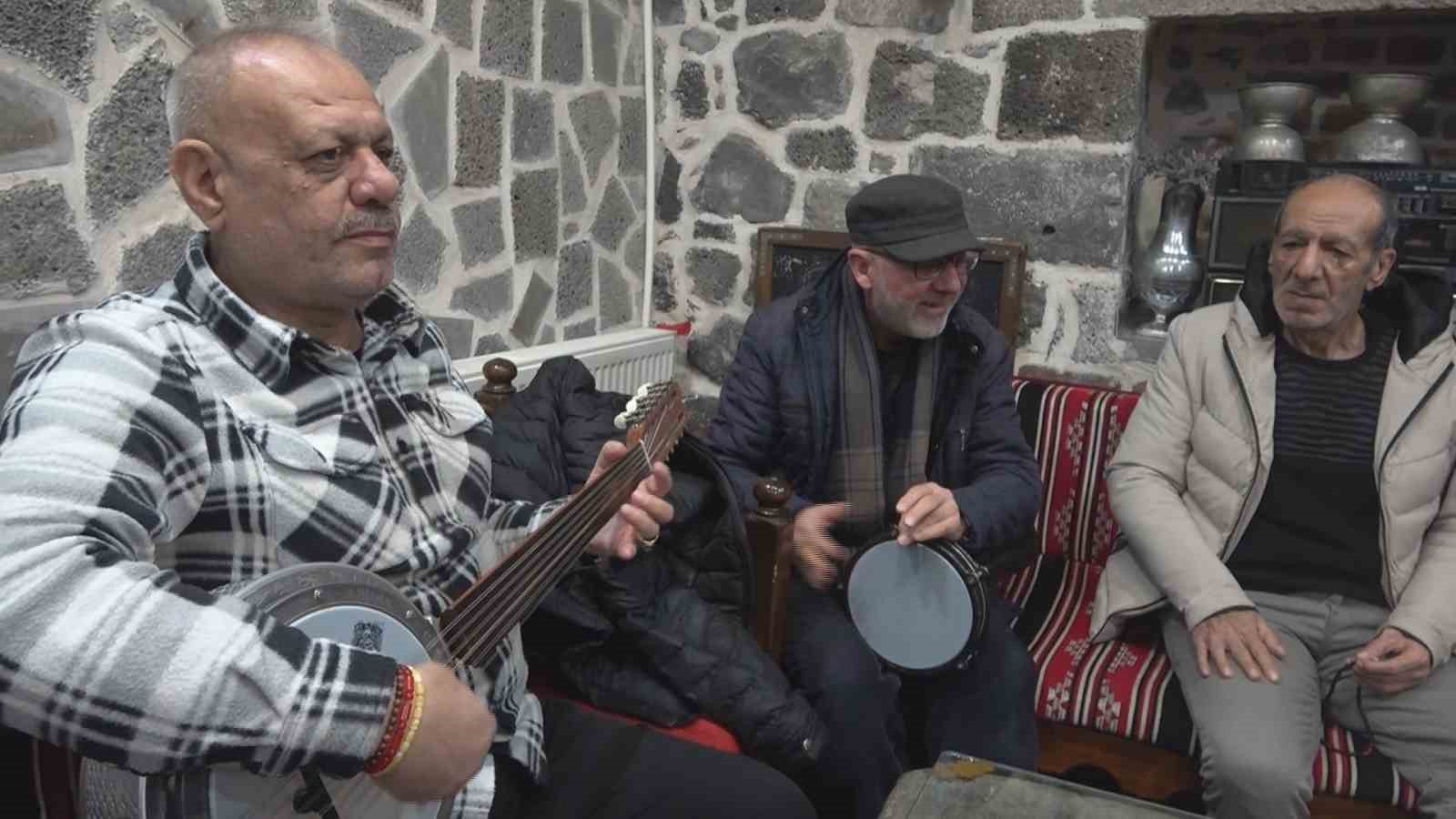 Diyarbakır tarihini türkülerle canlandırıyorlar
