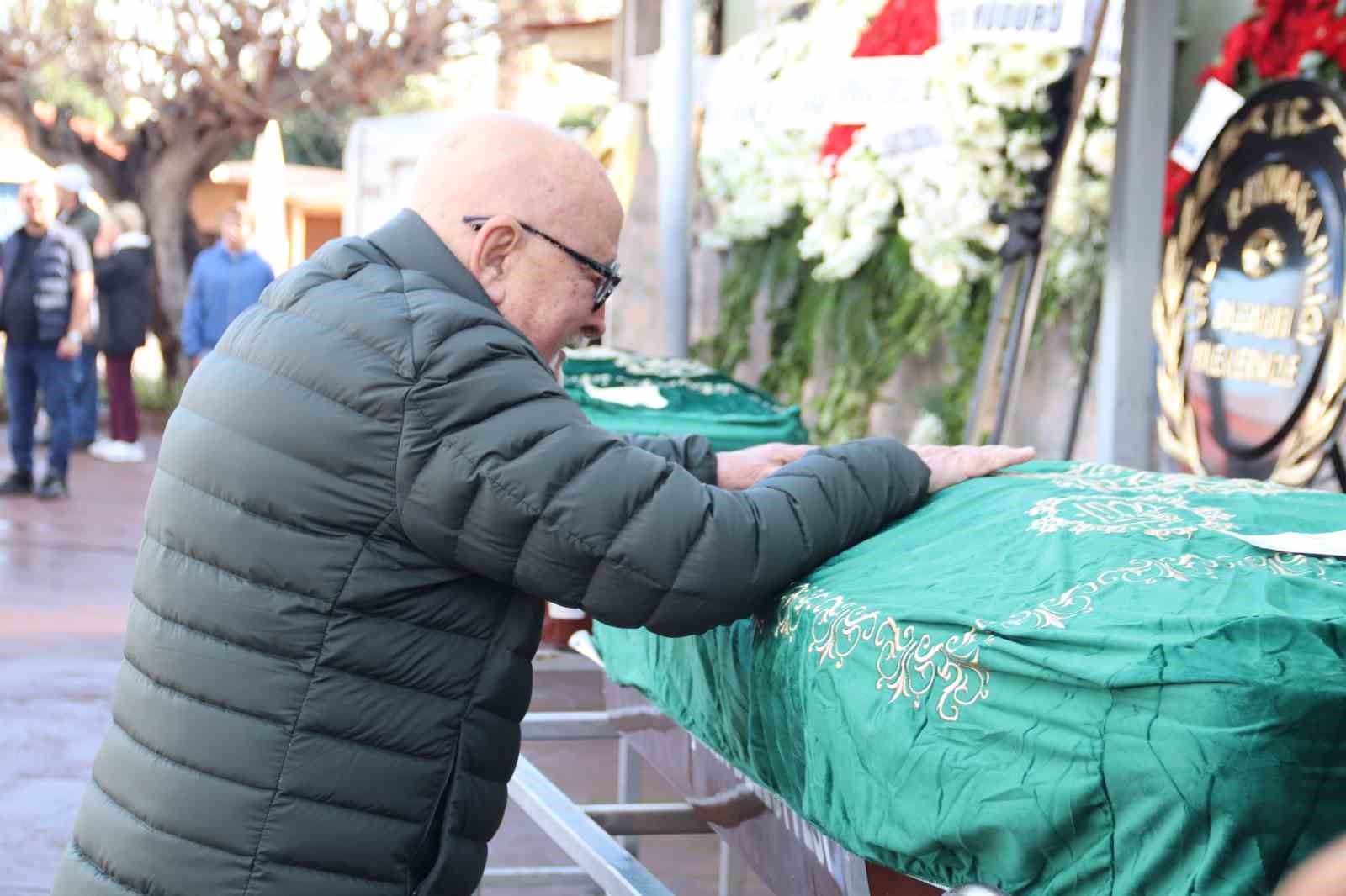 Otel yangınında hayatını kaybeden anne ve kızı gözyaşlarıyla uğurlandı
