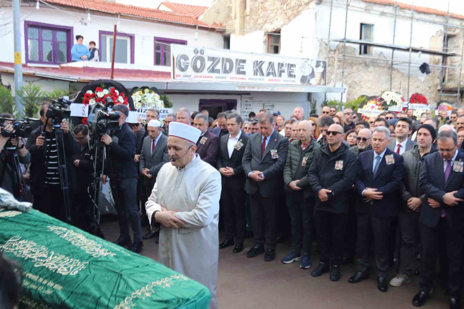 Otel yangınında hayatını kaybeden anne ve kızı gözyaşlarıyla uğurlandı
