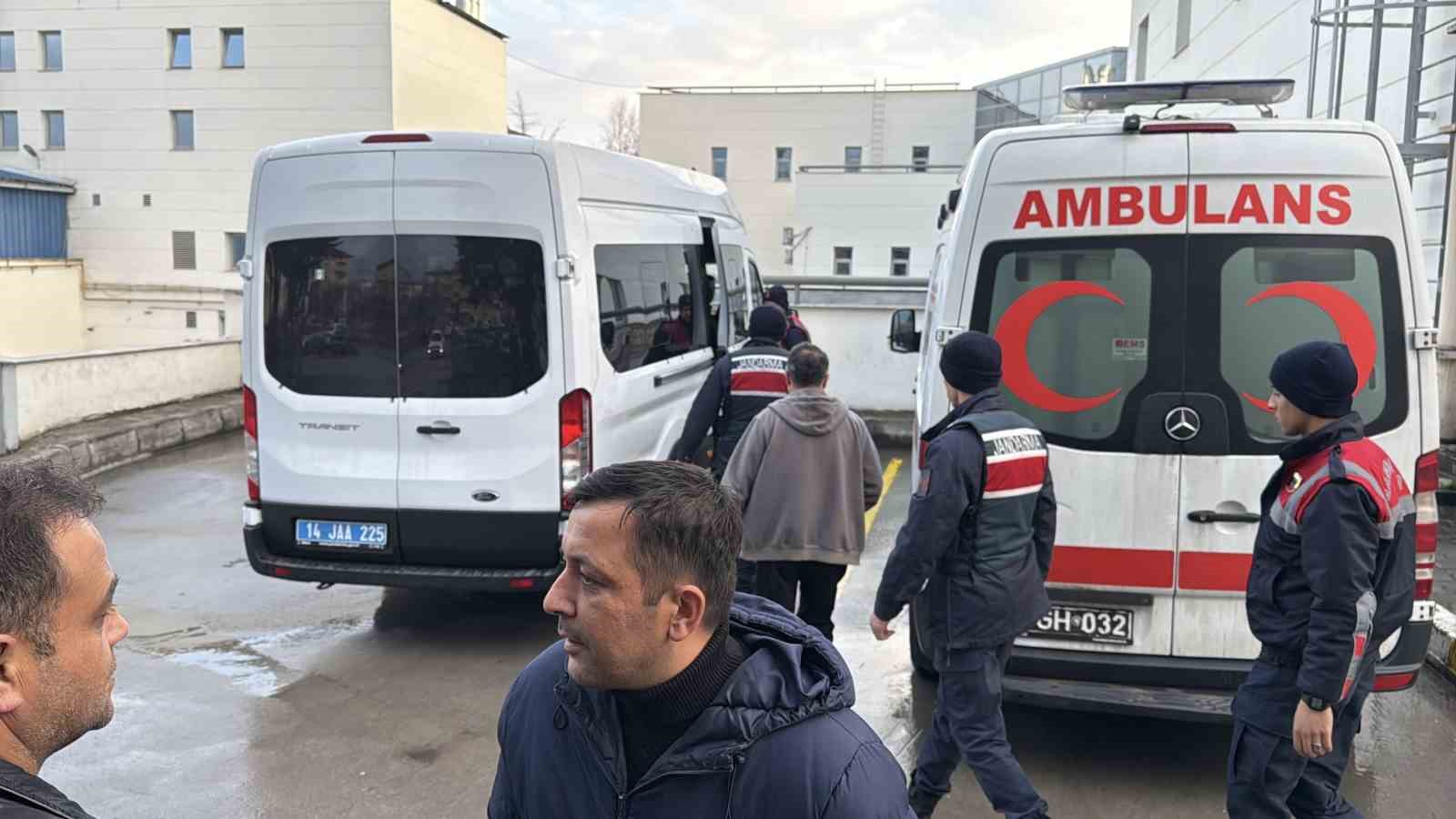 Otel yangınına ilişkin gözaltına alınanlar sağlık kontrolü için hastaneye getirildi
