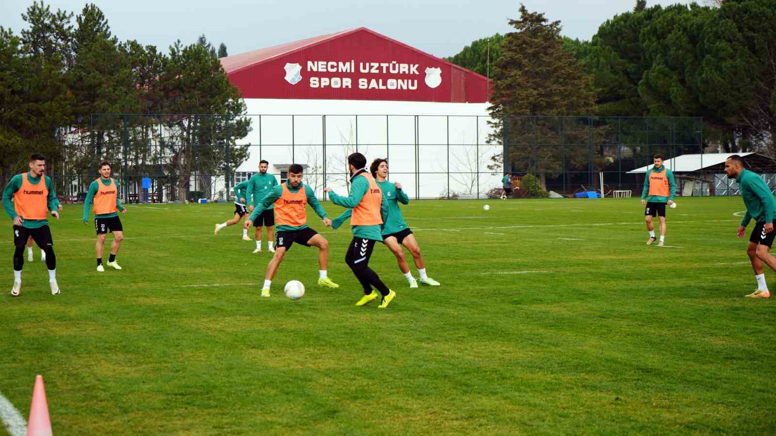 Sakaryaspor, Manisa FK mesaisinde
