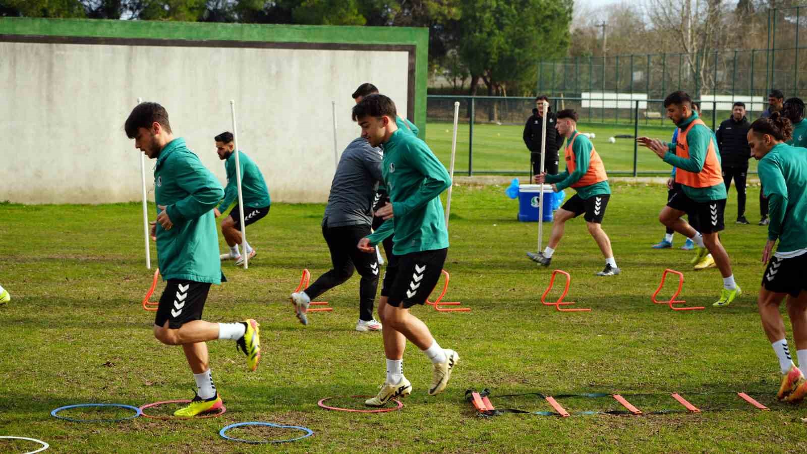 Sakaryaspor, Manisa FK mesaisinde
