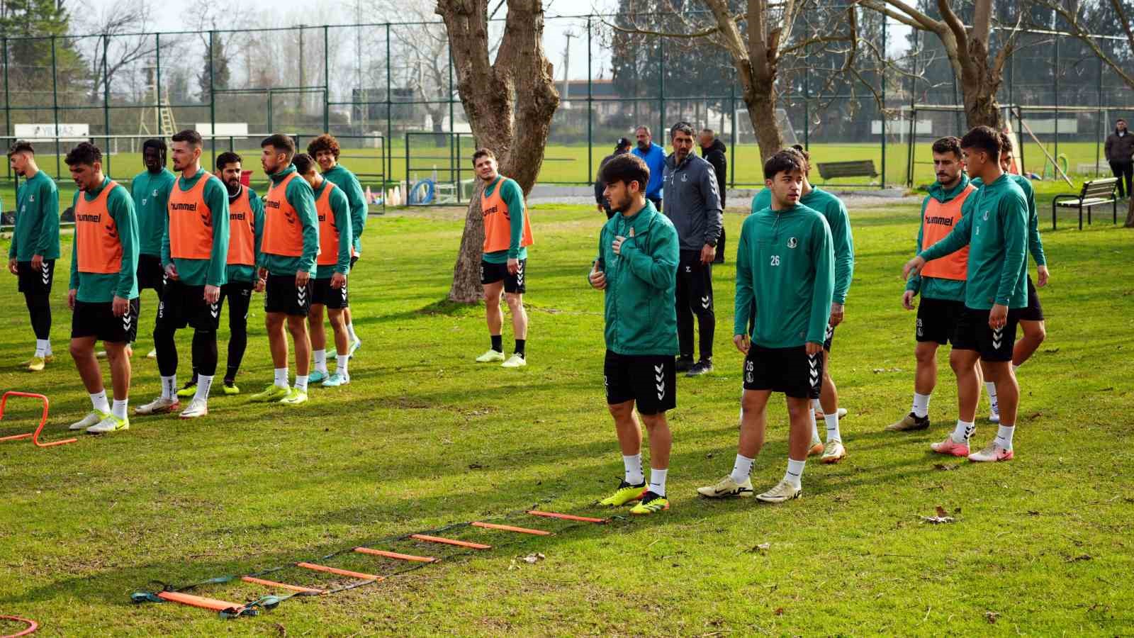 Sakaryaspor, Manisa FK mesaisinde
