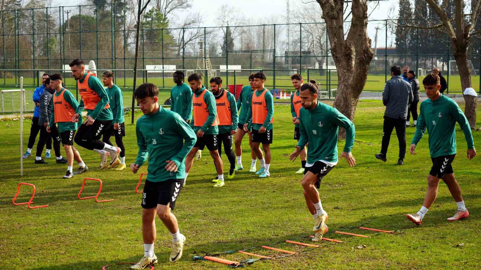 Sakaryaspor, Manisa FK mesaisinde
