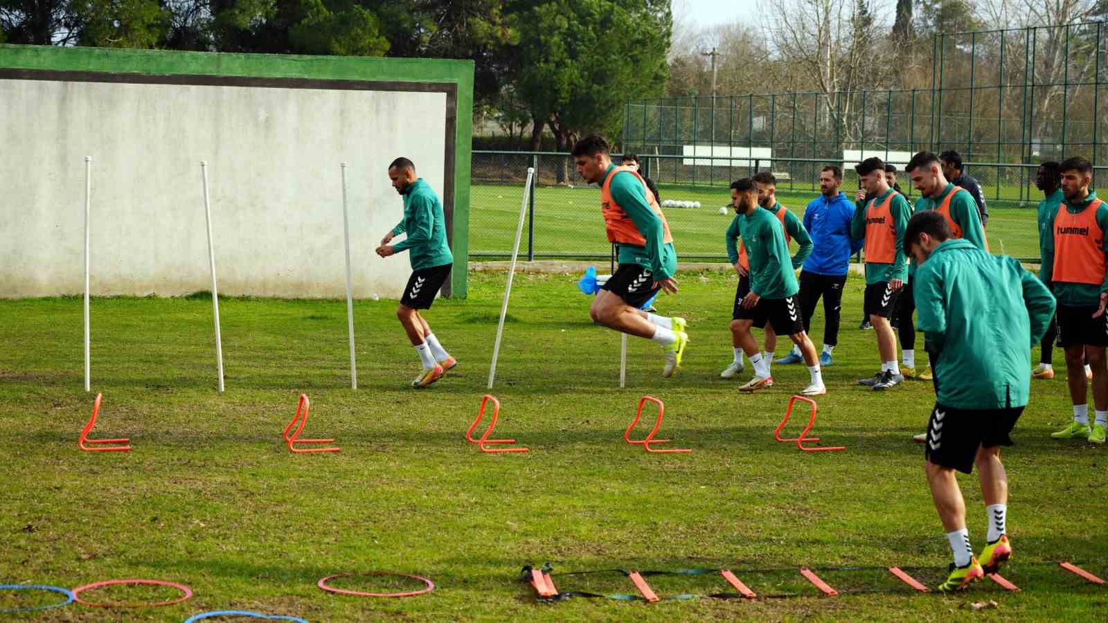 Sakaryaspor, Manisa FK mesaisinde
