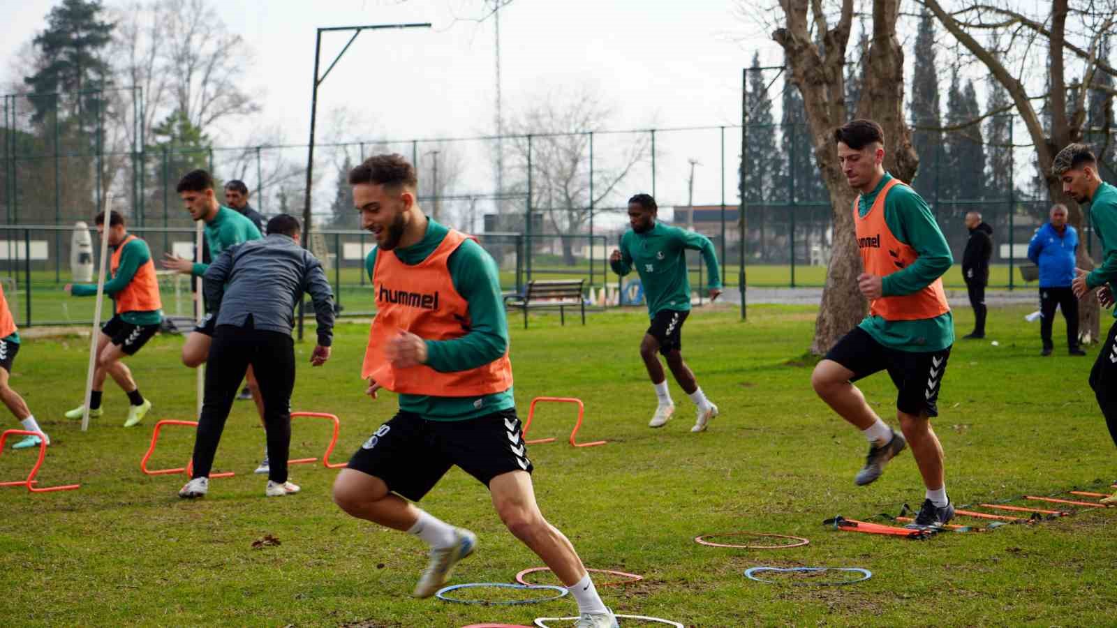 Sakaryaspor, Manisa FK mesaisinde
