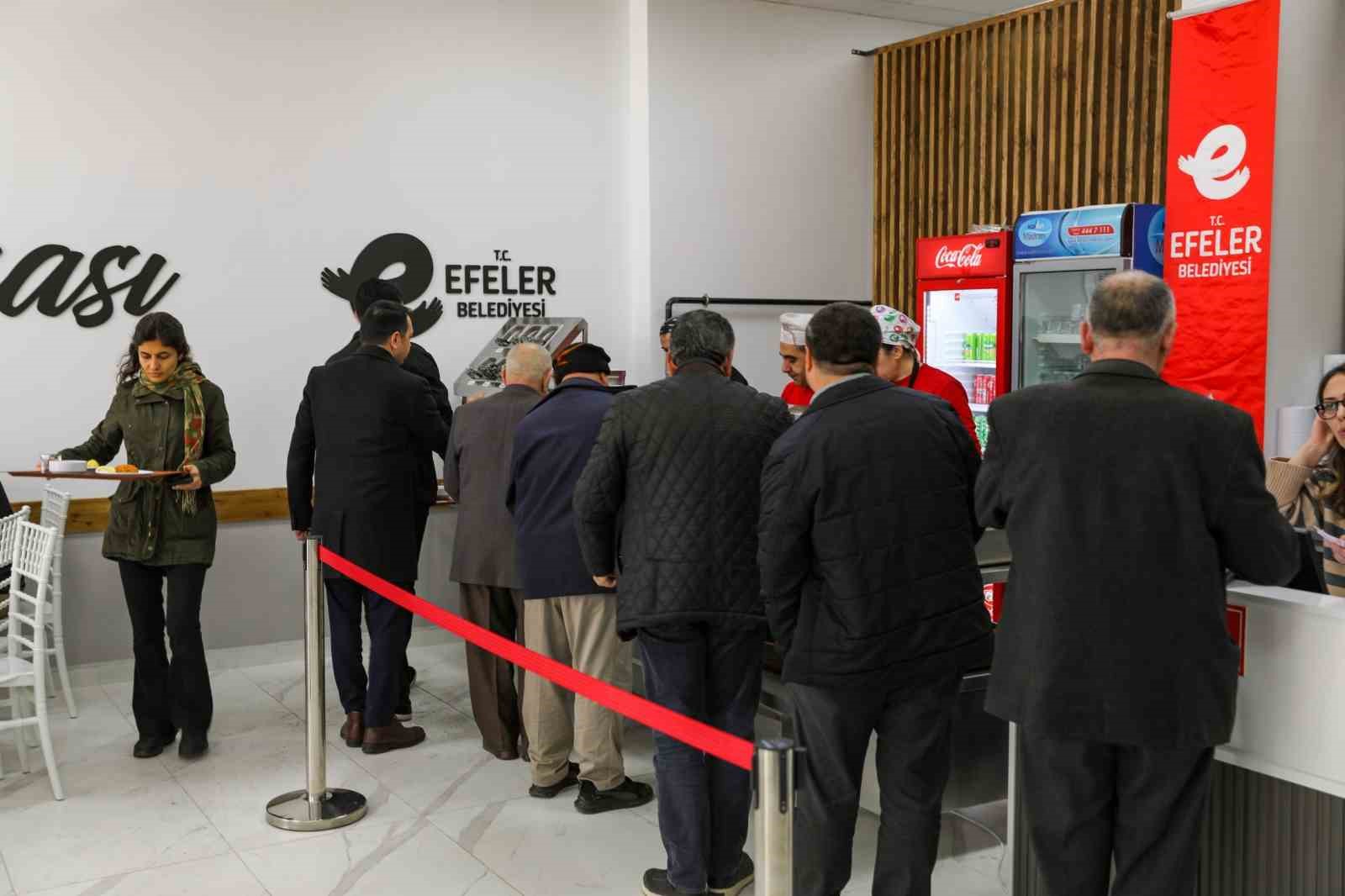 Efeler’deki Kent Lokantası’na vatandaşlardan yoğun ilgi
