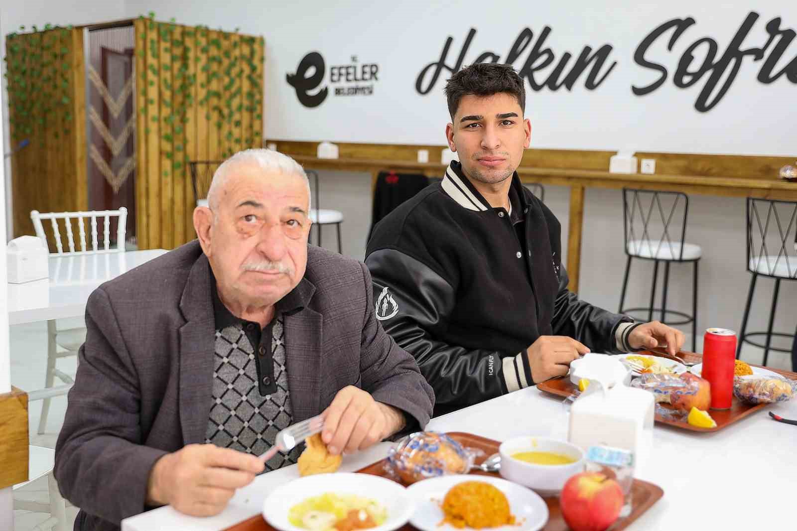 Efeler’deki Kent Lokantası’na vatandaşlardan yoğun ilgi
