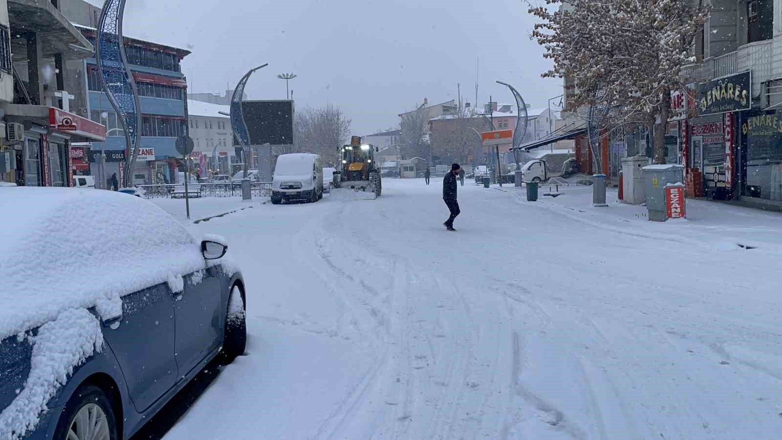 Malazgirt’te kar yağışı
