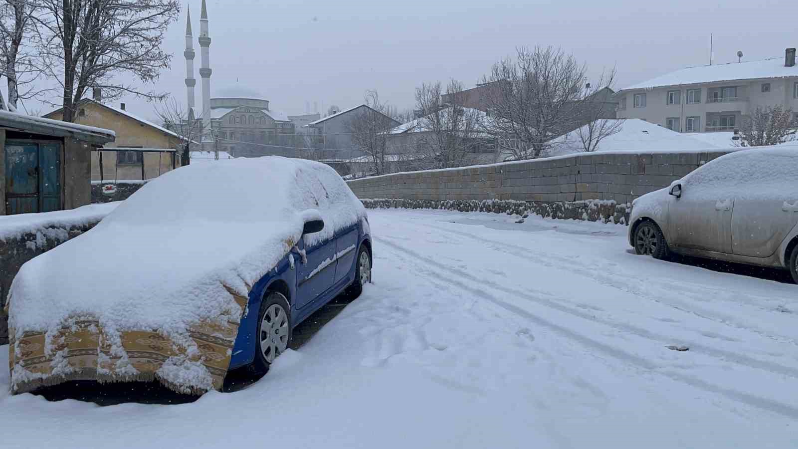 Malazgirt’te kar yağışı
