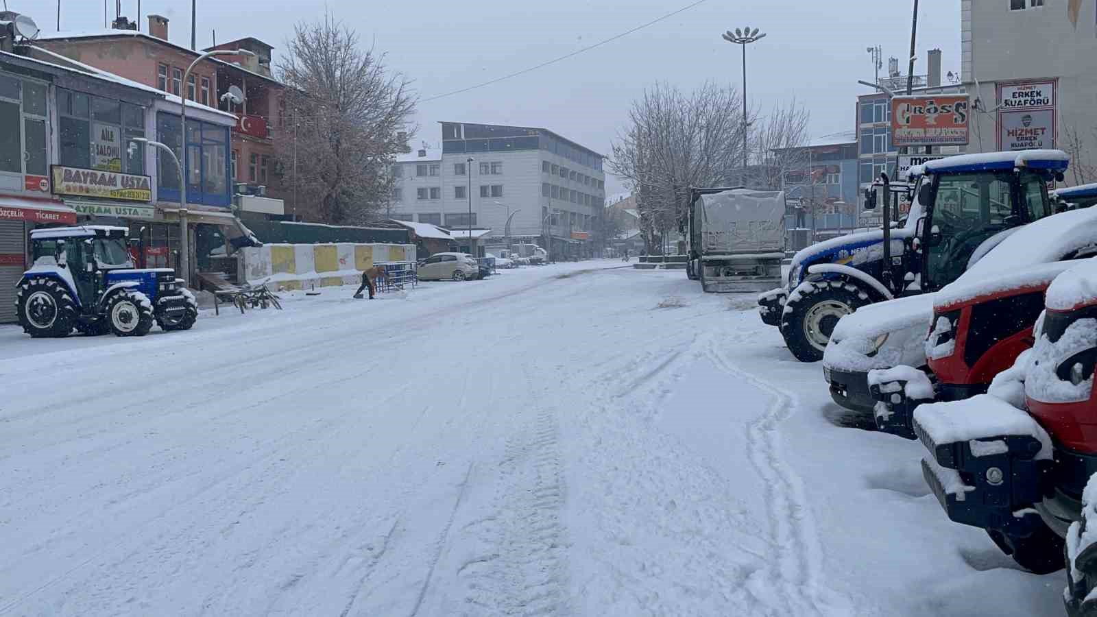 Malazgirt’te kar yağışı
