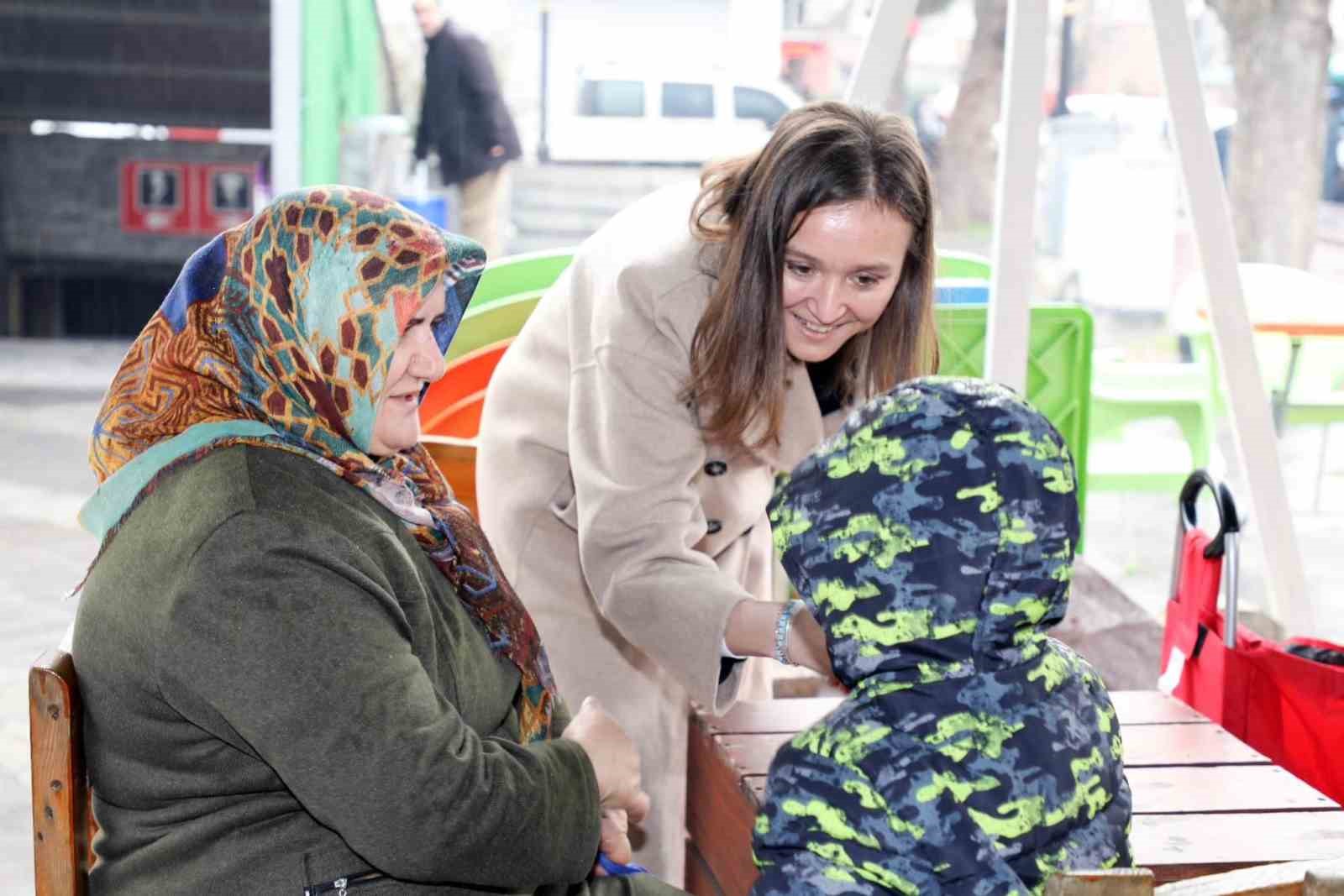 Başkan Durbay mahallelerin ihtiyaçlarını yerinde tespit ediyor
