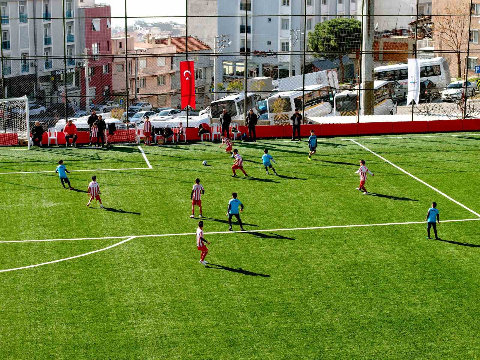 Bayraklı’da U-10 Cup turnuvası görkemli finalle tamamlandı
