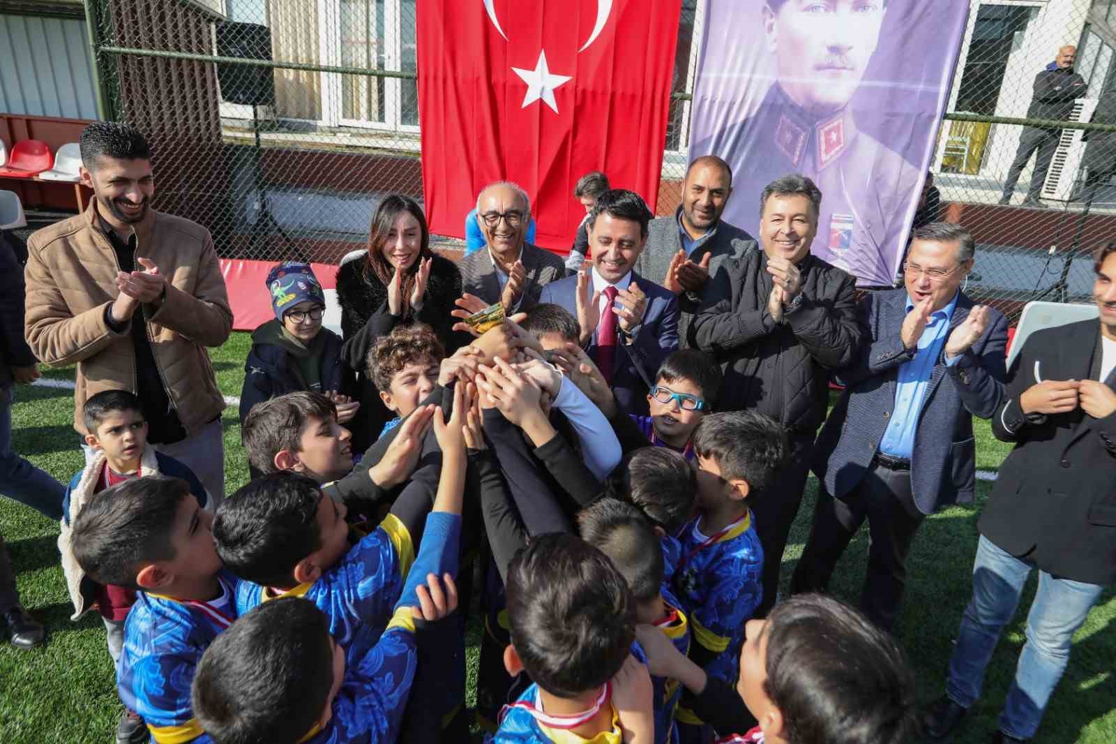 Bayraklı’da U-10 Cup turnuvası görkemli finalle tamamlandı
