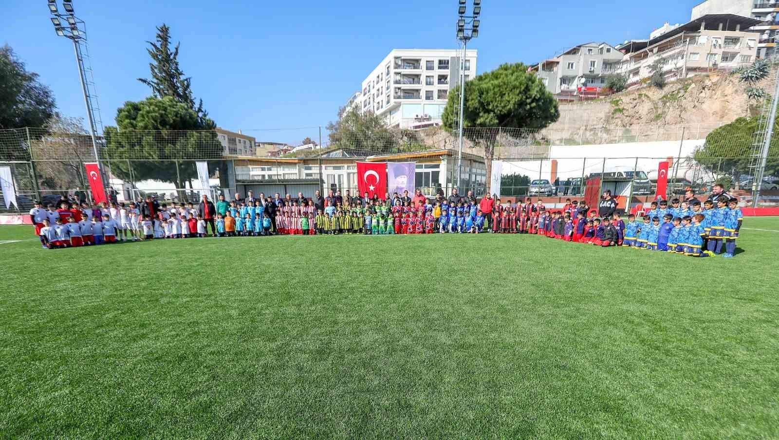 Bayraklı’da U-10 Cup turnuvası görkemli finalle tamamlandı
