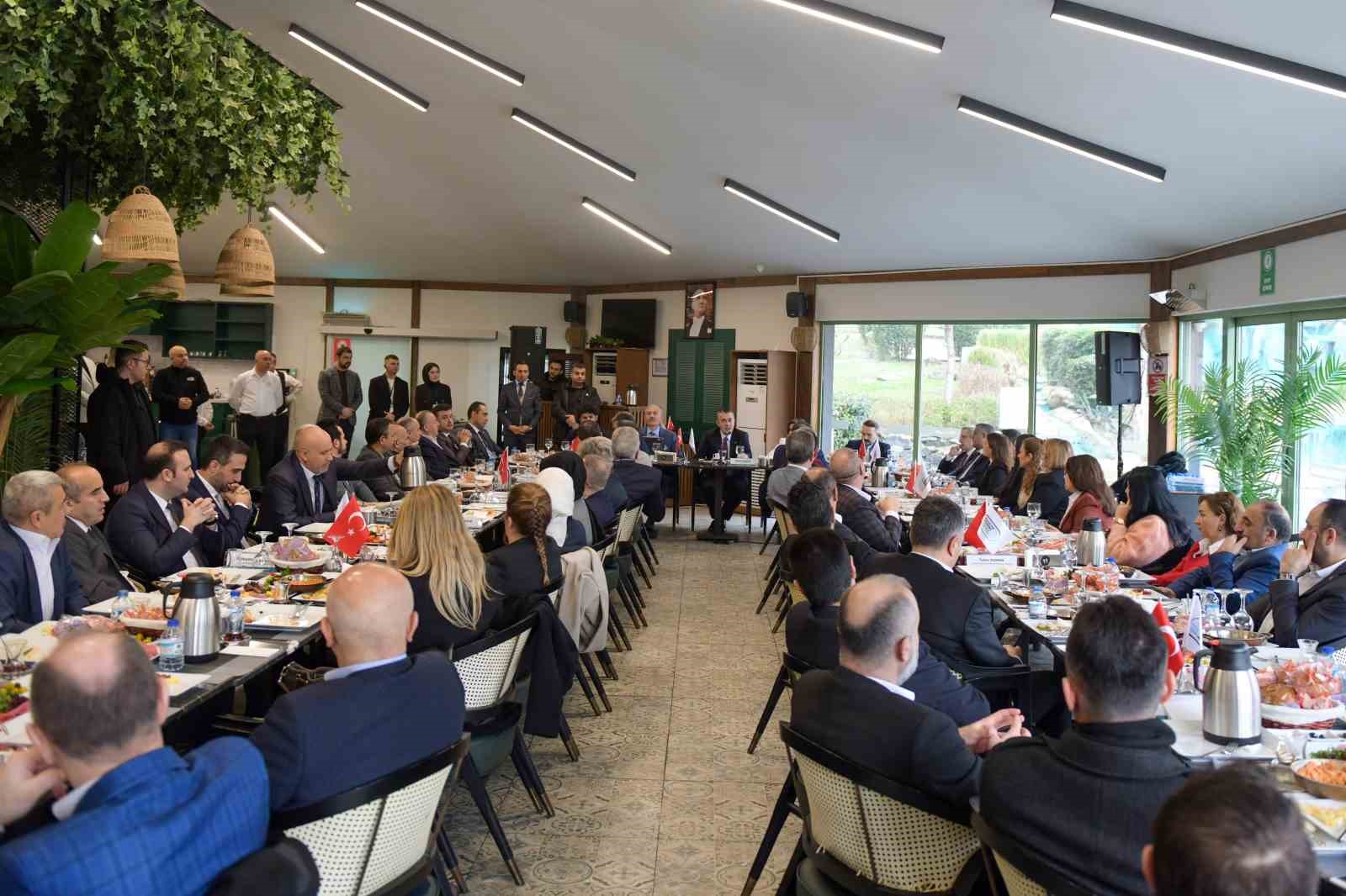 Esenyurt Belediyesi Başkan vekili Can Aksoy, muhtarlarla buluştu
