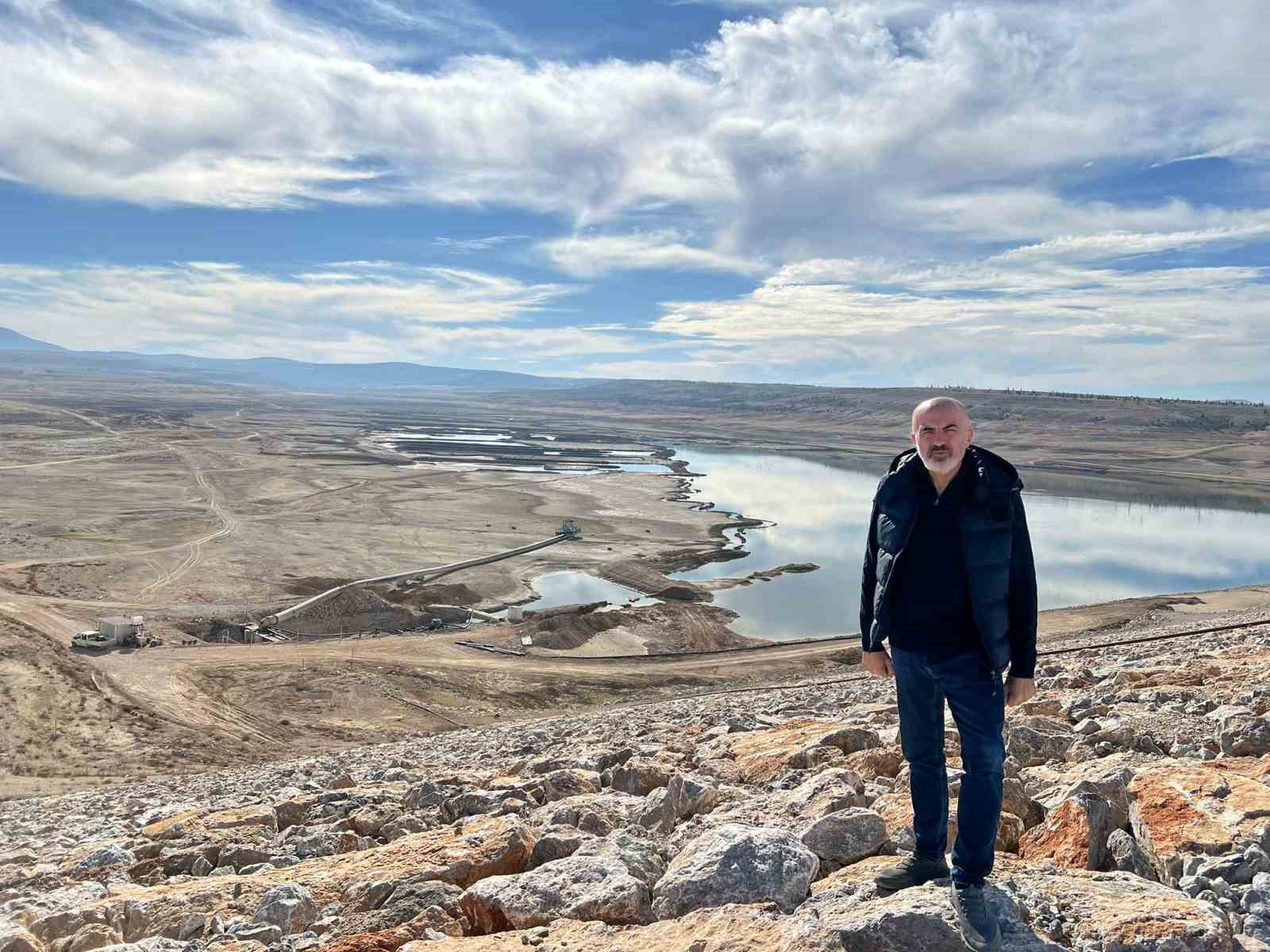 Karaman’da 50 yıllık su ihtiyacı için yapılan baraj kurudu
