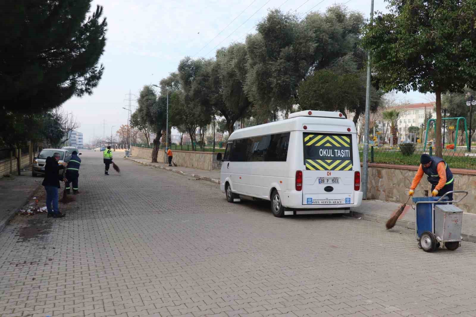 Nazilli’deki yeşil alanlarda temizlik ve bakım çalışması sürüyor
